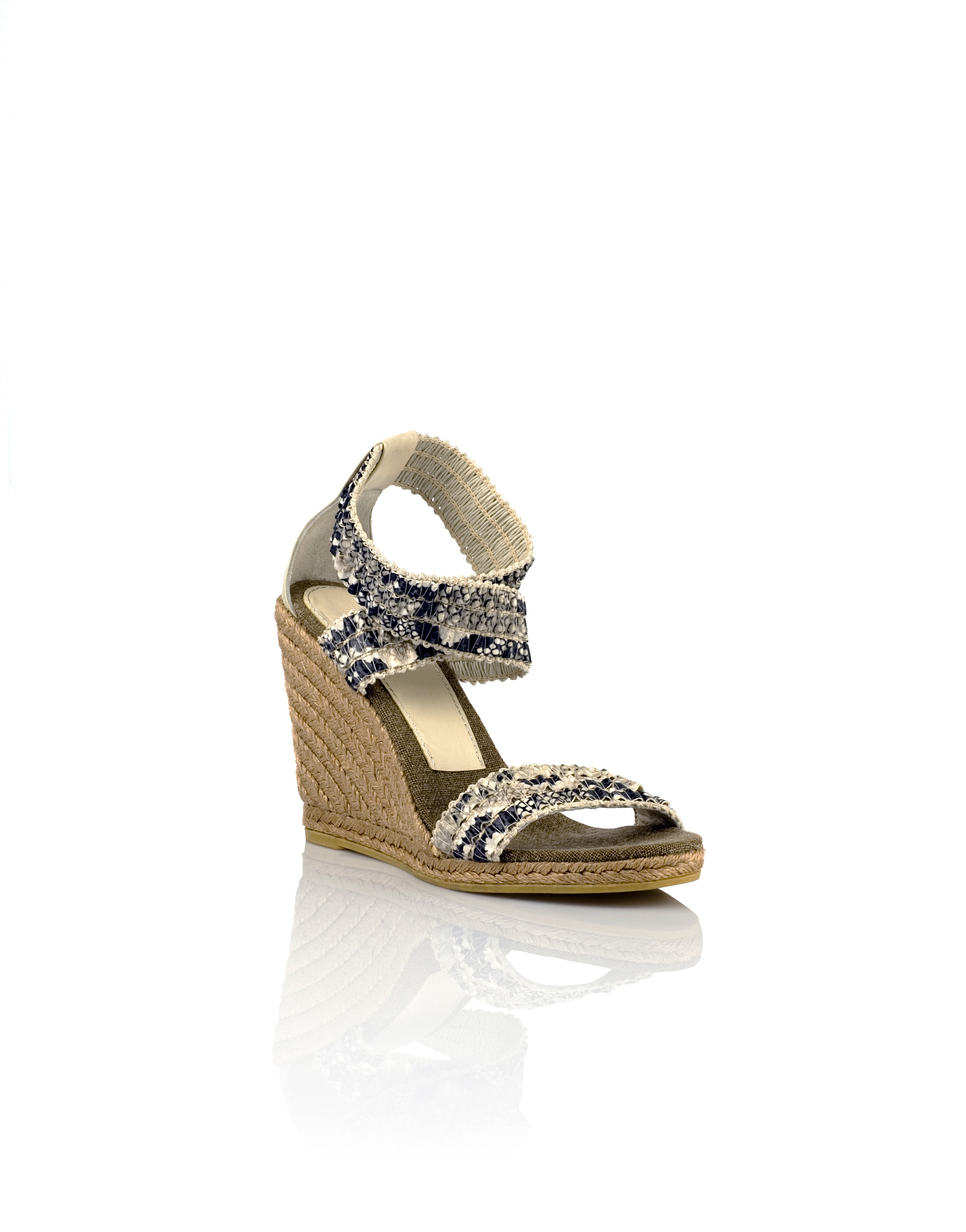 Bottega Veneta 推出透气新款凉鞋 Atlas，希腊神话风潮席卷夏季