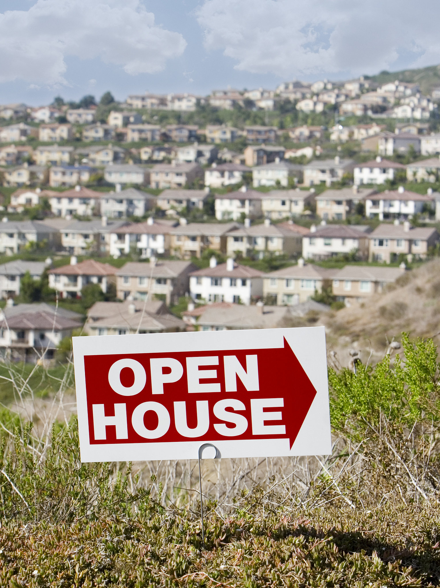 Fiennes did not ______ his fear even after climbing two mountains He was still afraid of heights2 分A．get rid ofB．charitiesC．recordsD．raise money