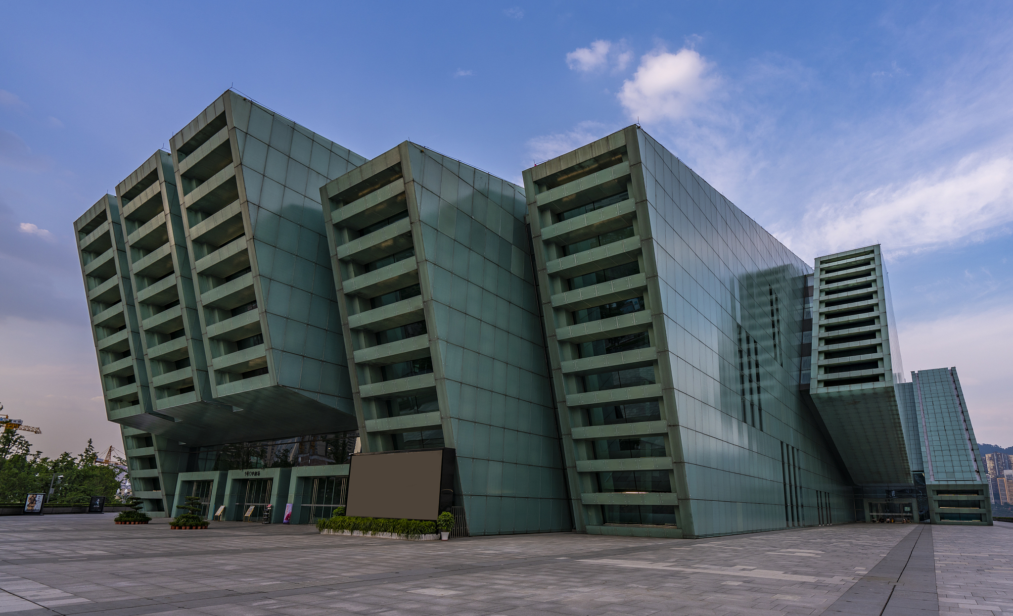 打造高技能人才基地 --重庆建筑技师学院挂牌成立