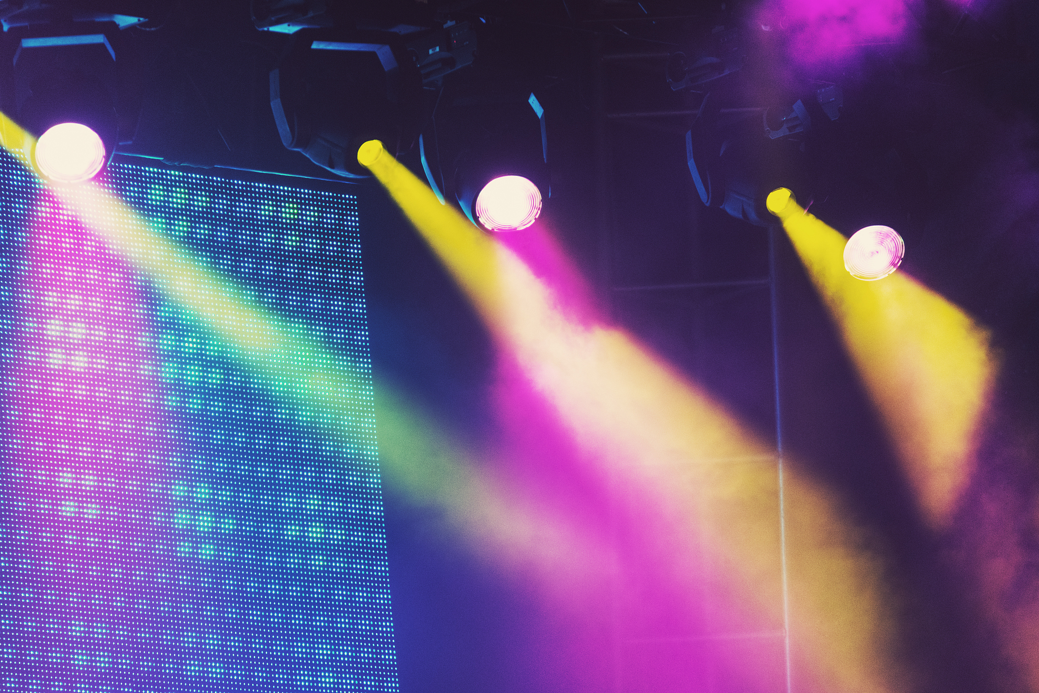 灯光营造的氛围加上你的音乐一定非常美妙翻译成英文