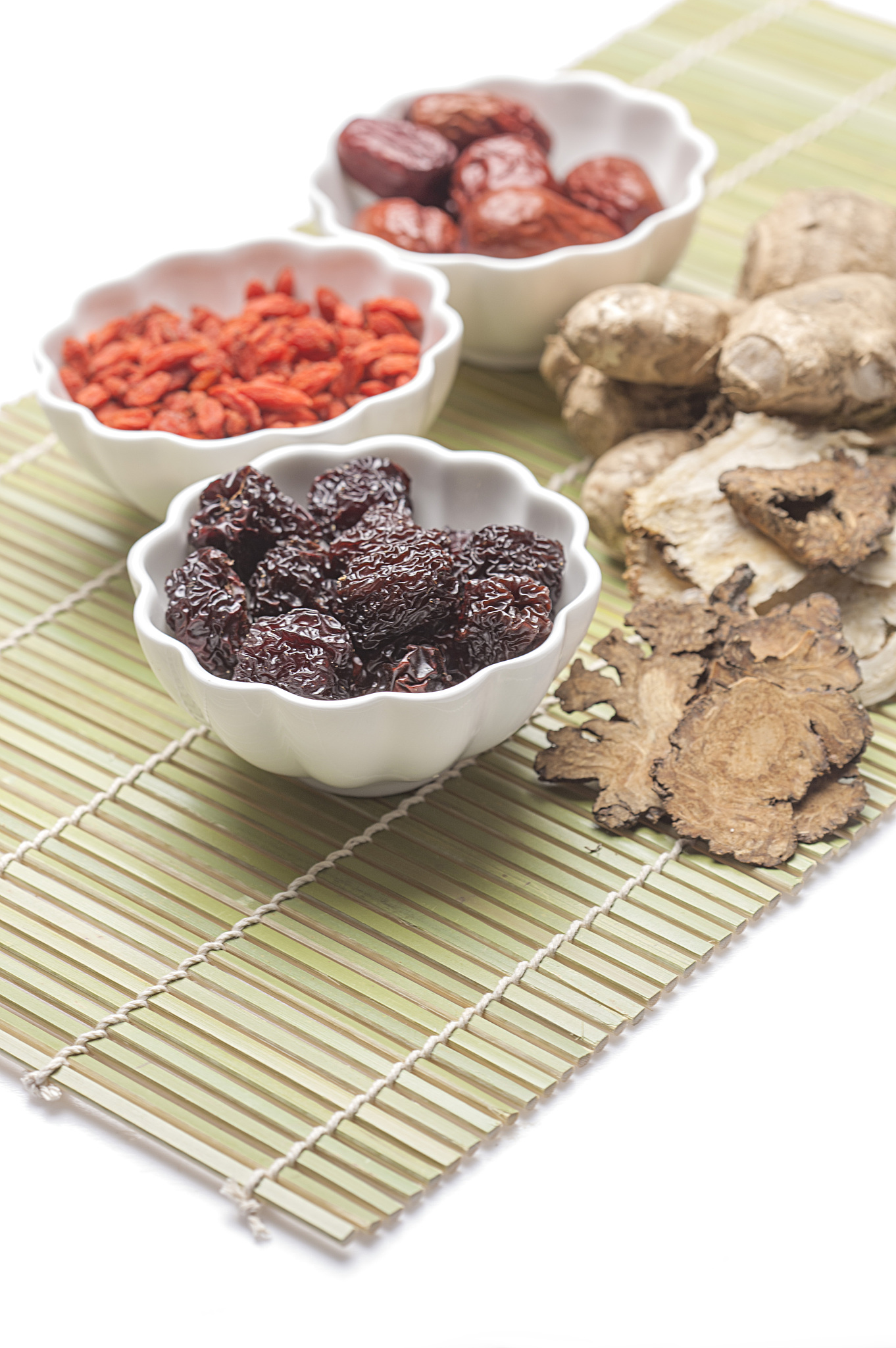 怎么把例如当归主要入血成分洋川芎内酯I显著抑制缺血再灌注损伤小鼠的TNF-α、IL-1 β和IL-6水平并且在肝组织中p65 NF-κB和MAPK激酶p38ERKJNK的磷酸化受到抑制但增加了HO-1水平并增强了SOD和GSH-Px活性同时肝组织凋亡减少抑制BaxBcl-2表达升高。洋川芎内酯I通过抗氧化抗炎和抗凋亡三种途径共同减轻小鼠的肝缺血再灌注损伤说的更书面