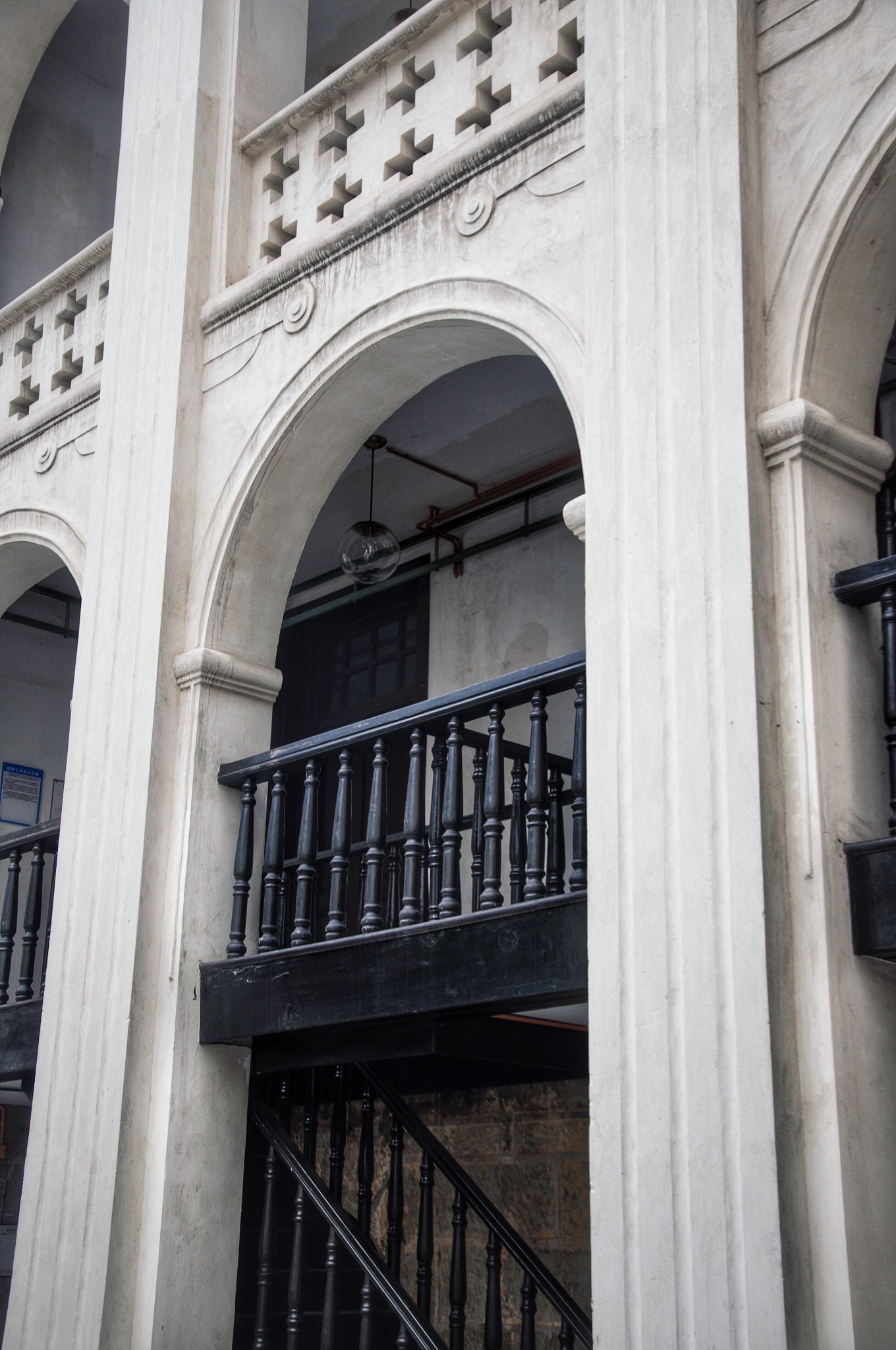 重庆初中女生读什么中专学校好？专业选择指南