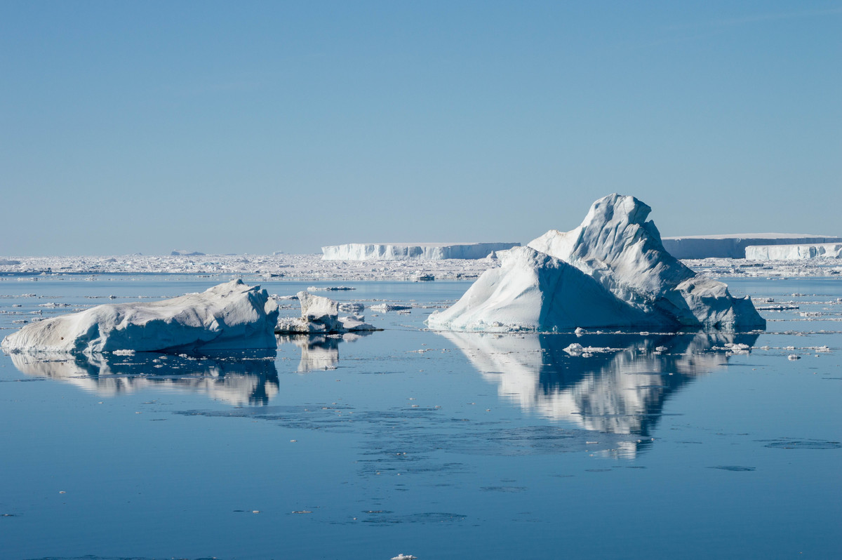冰山,水面上的倒影