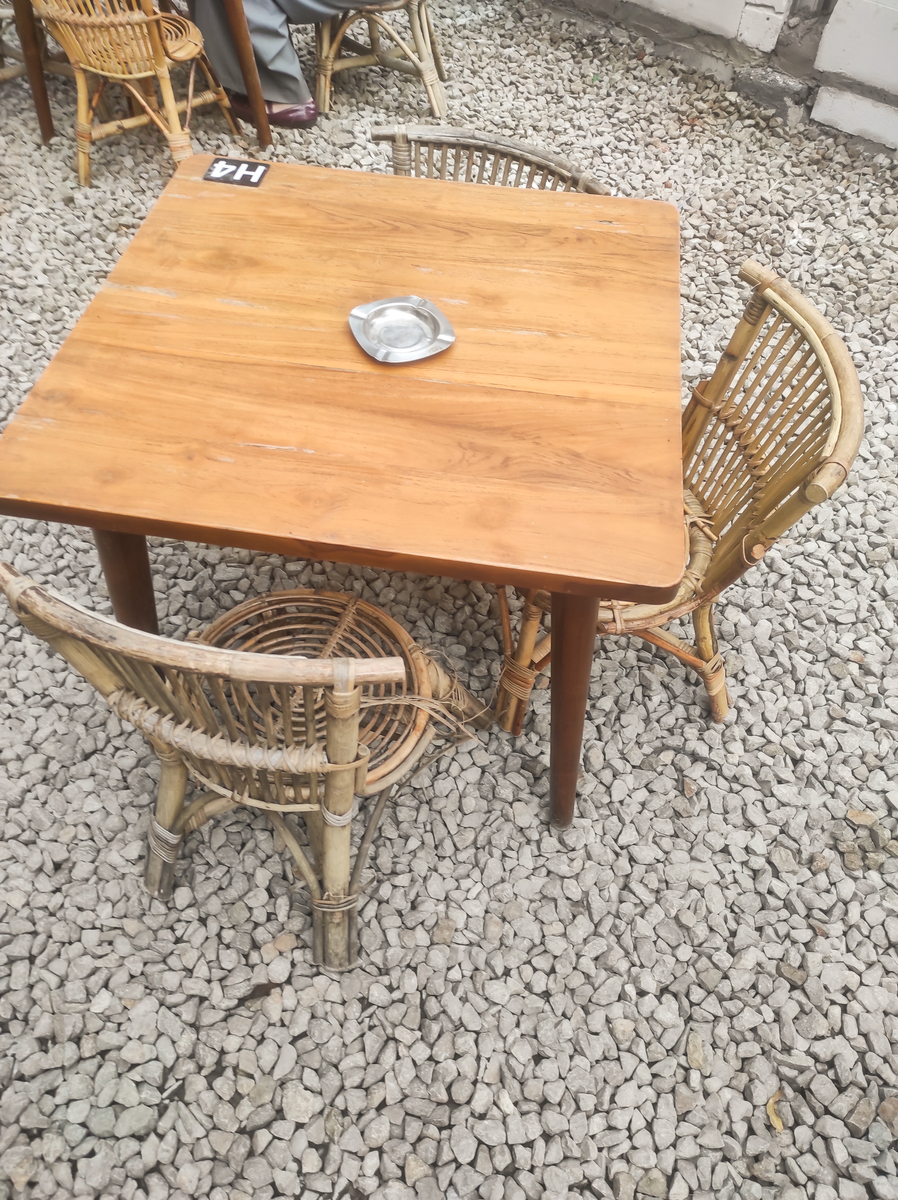 实木餐桌价格多少钱？影响价格的因素有哪些？