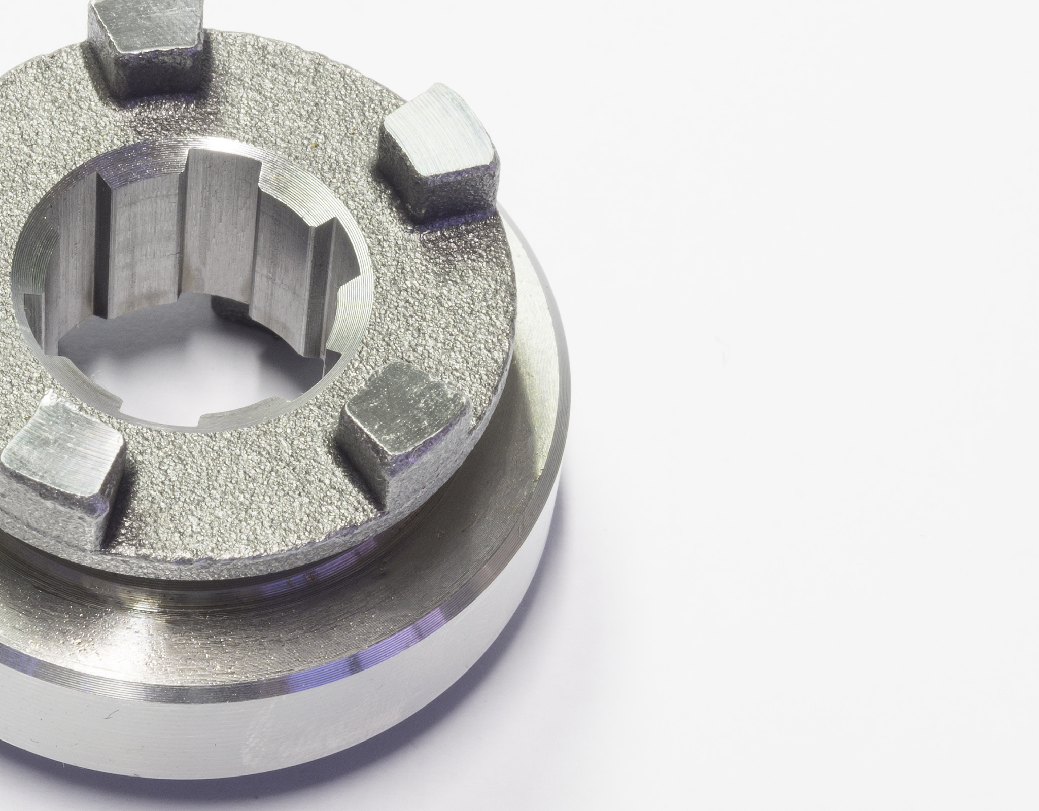 2、超精密磨削一般采用什么磨粒的砂轮？它可以磨削哪些材料？