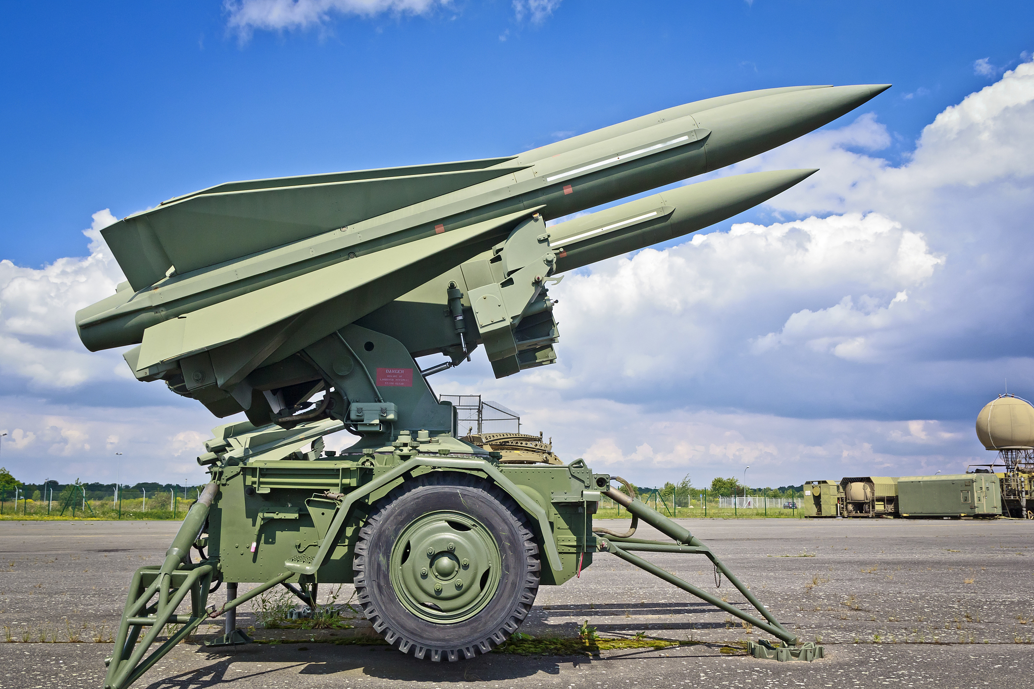 导弹空中应用：军事、民用和未来趋势