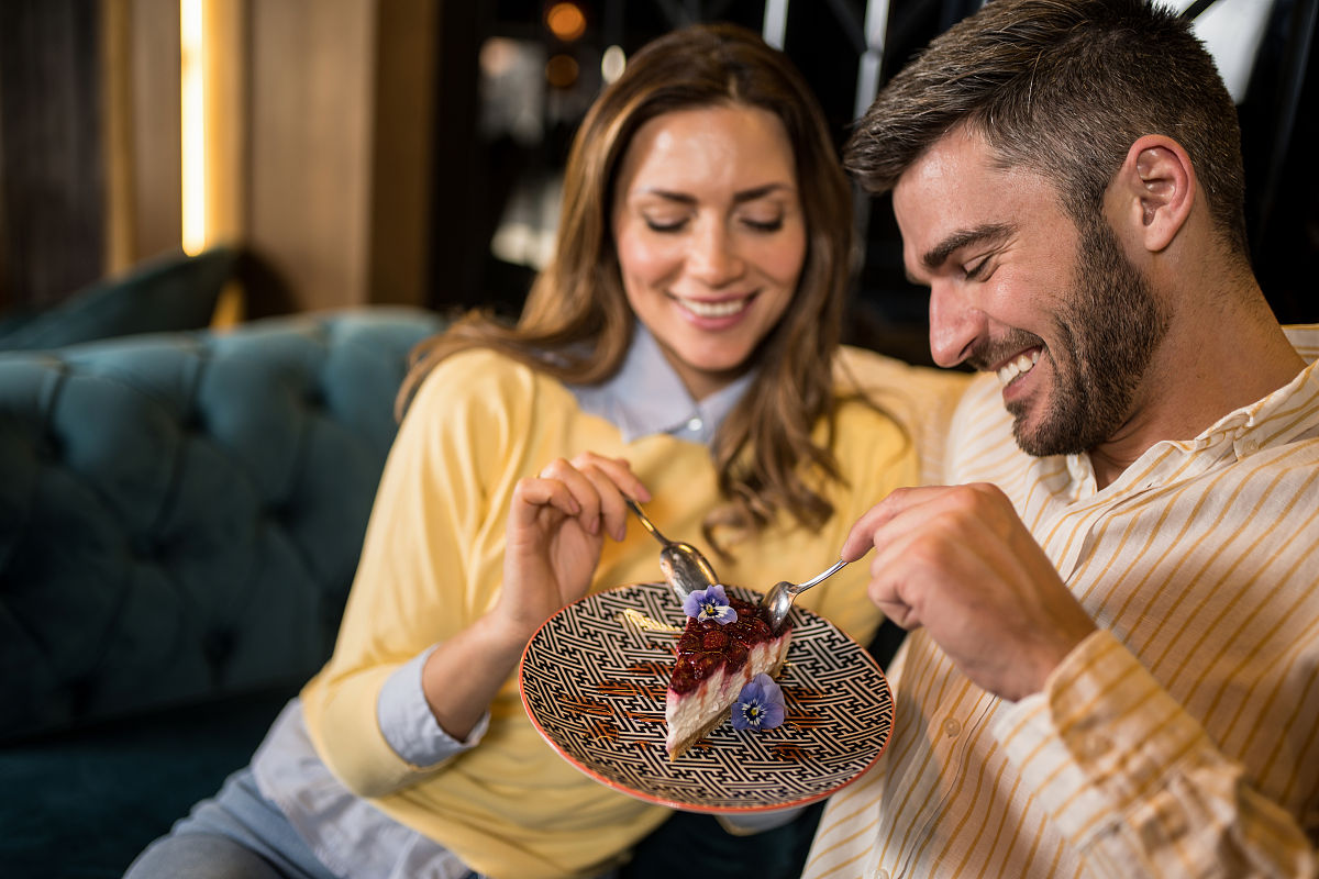 幸福蛋糕固定成本分析：总部费用趋势与门店费用解析