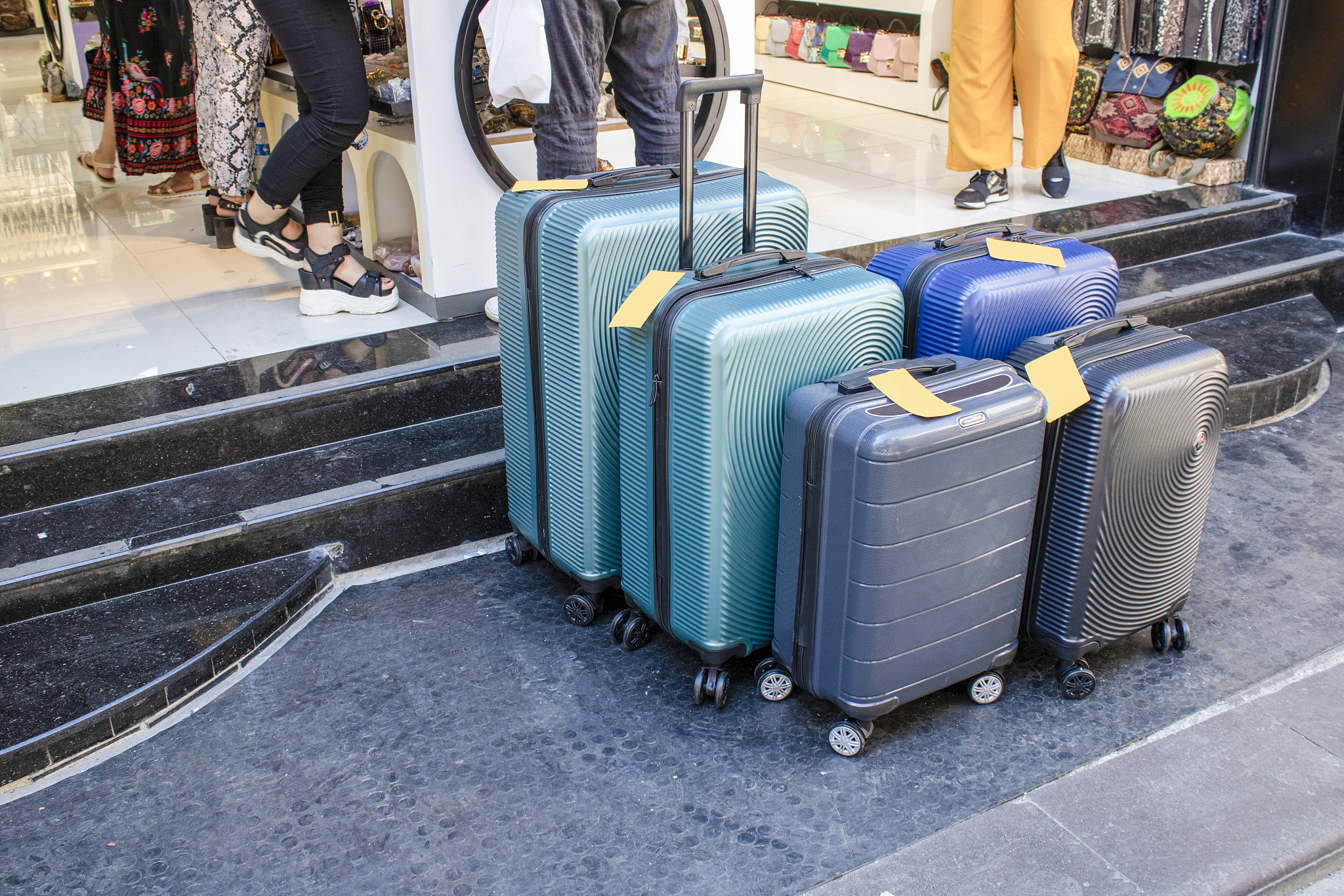 爱华仕箱包：舒适旅行，全家出游都能装！