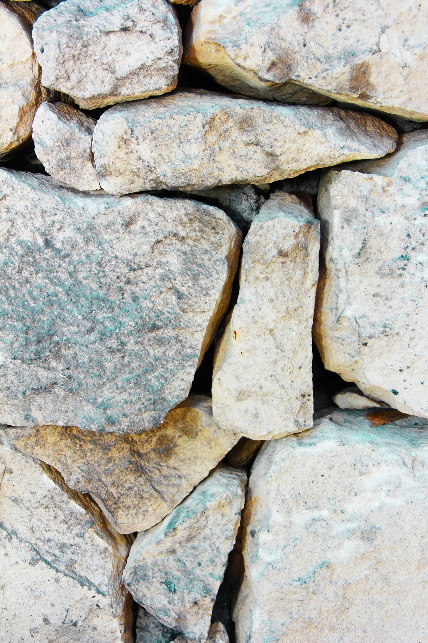 黄石地区道路桥梁施工中混凝土湿度裂缝成因及防治措施分析