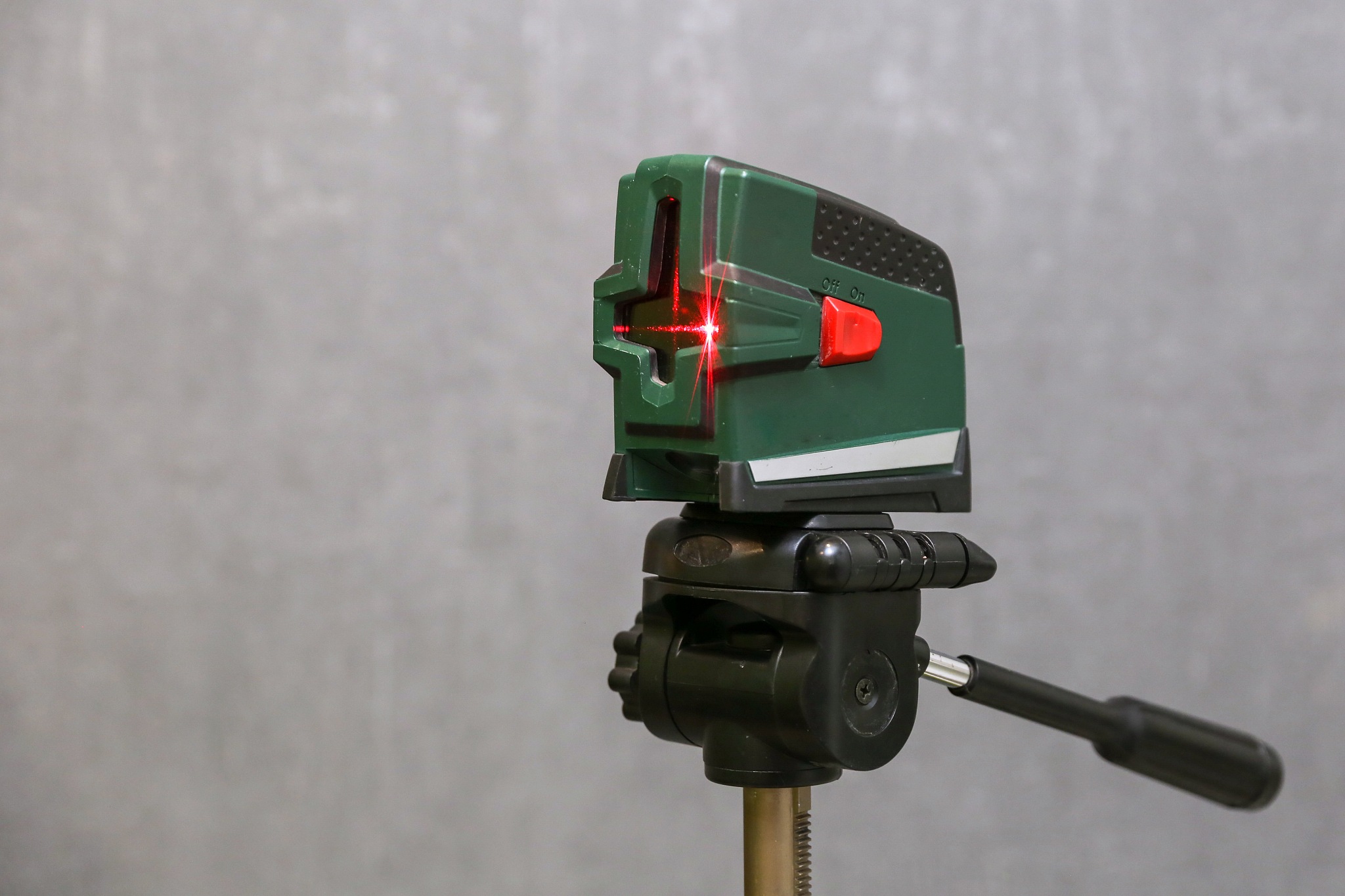 基于GPT-3.5 Turbo模型的智能水准尺：设计、制造和实施