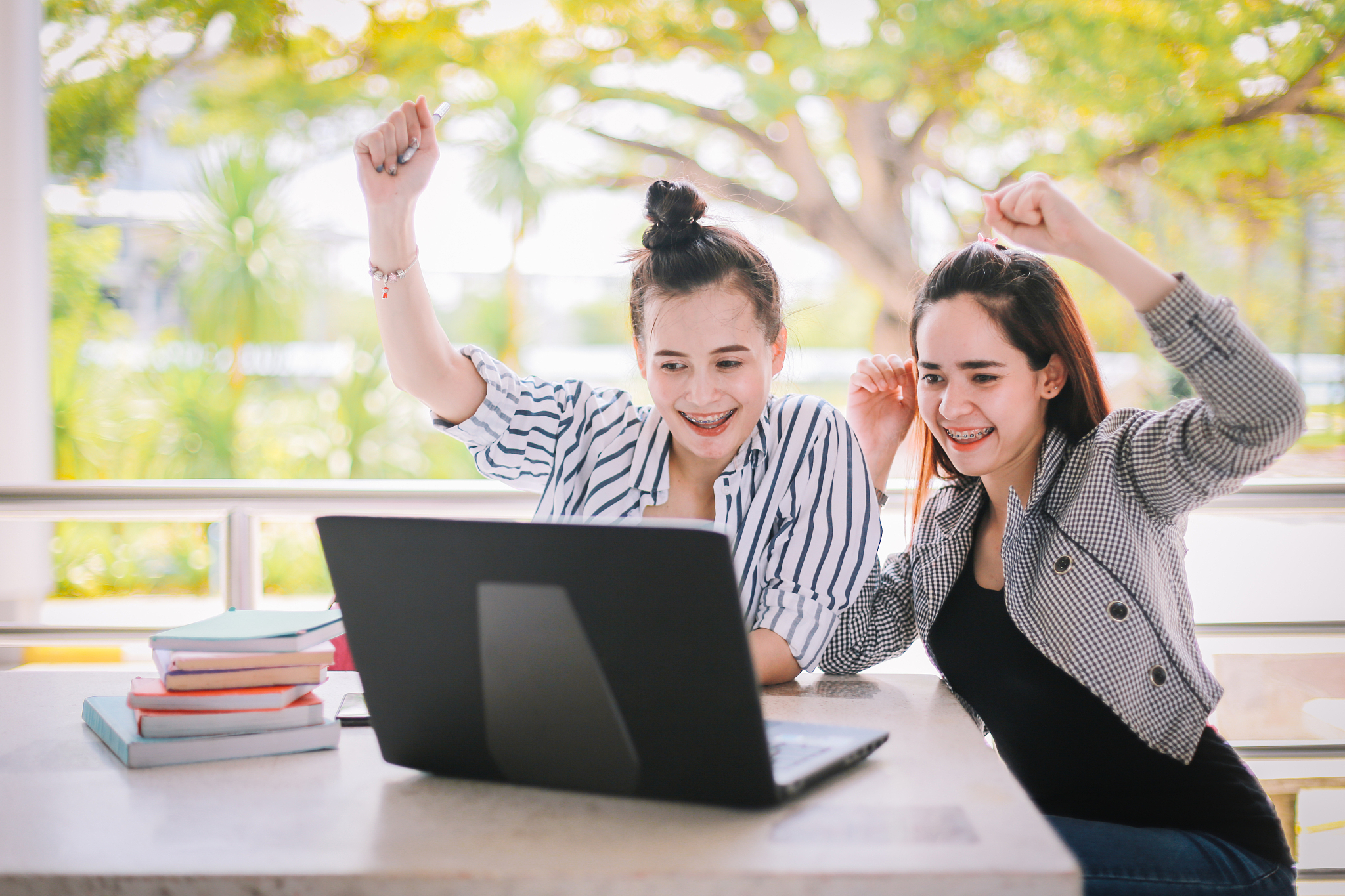 我是一名大学生计算机专业请关于企业管理系统的毕业论文用python编程语言和MySQL数据库