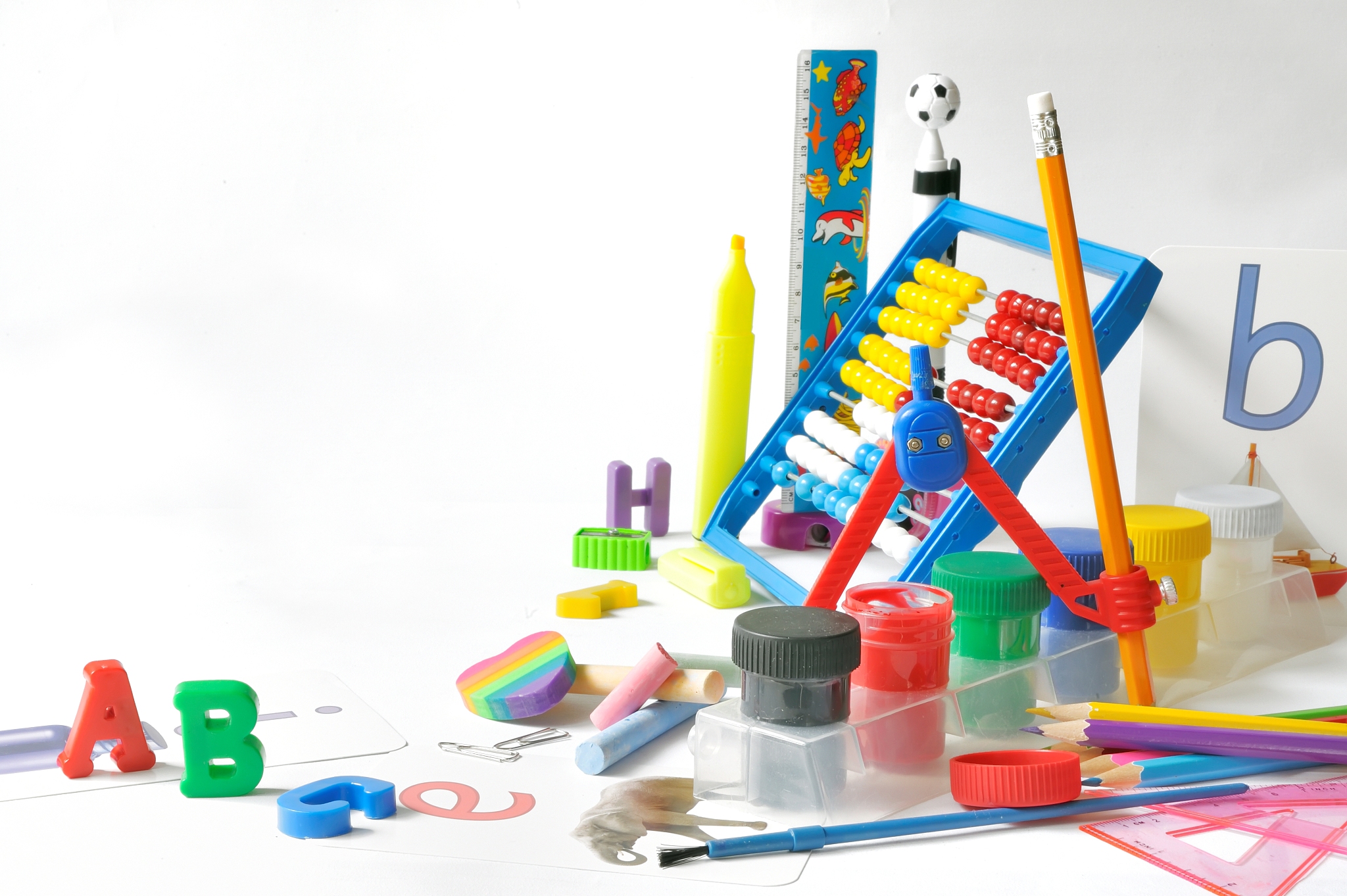 用创新创业的方法写一篇关于儿童可成长积木书桌的论文1500字