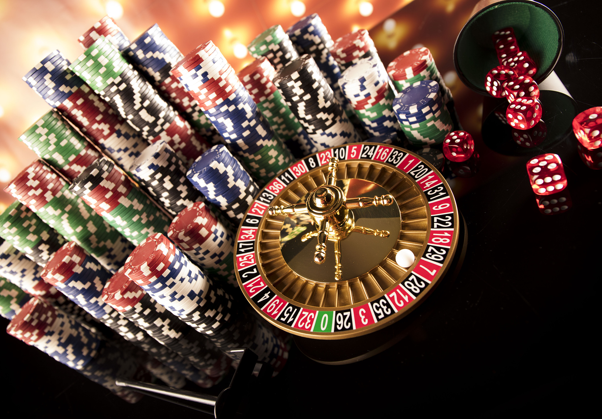 Casino Party Plates: Fun & Themed Servingware for Your Event
