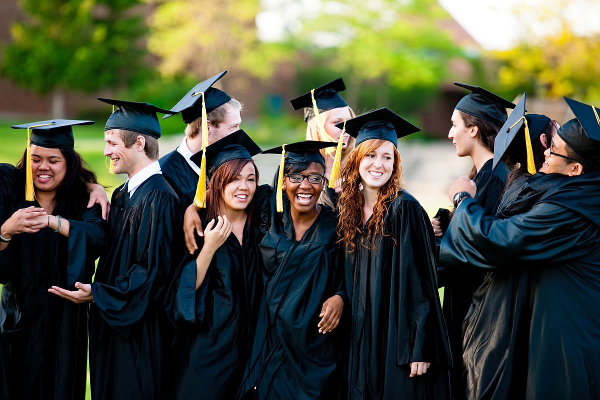 研究生留学VS博士留学：如何选择适合你的学位?