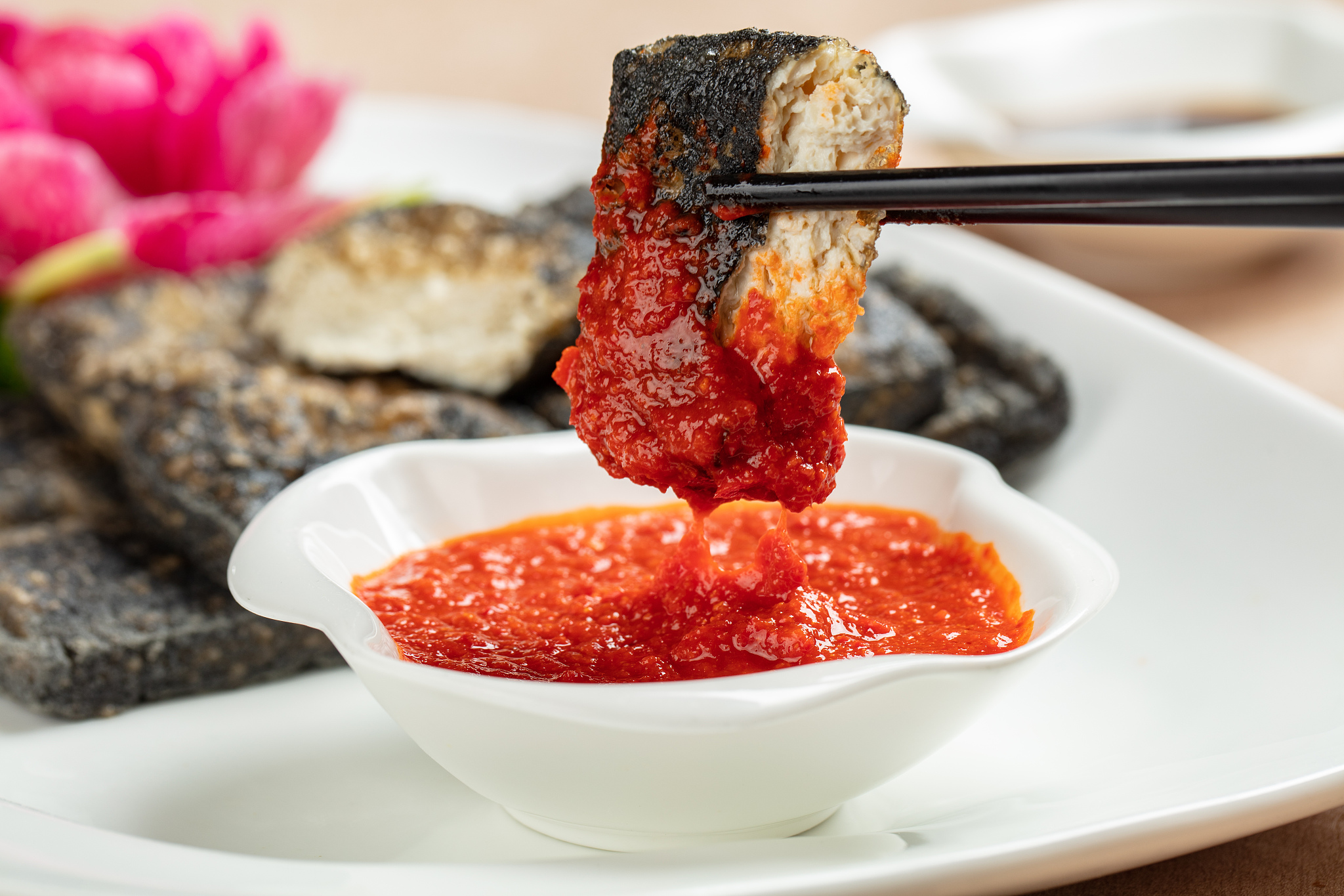 臭豆腐的独特味道：形容臭豆腐的句子
