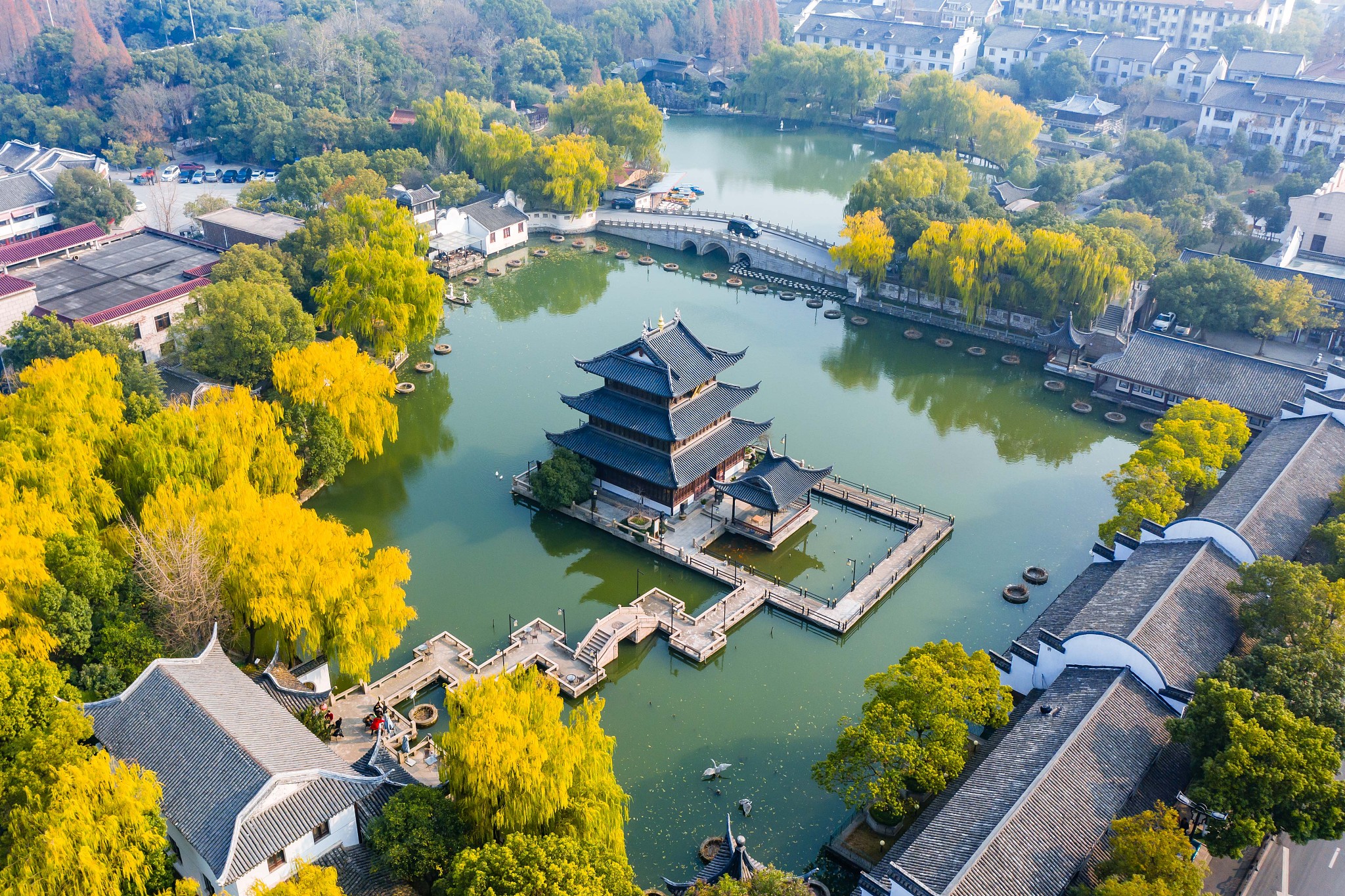 湖州的媒体曝光平台有哪些 湖州媒体曝光求助热线是多少 要求：创建一篇1500至2000字的解决方案
