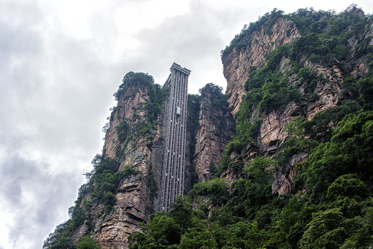 张家界旅游攻略：走进自然怀抱，探秘世界奇观