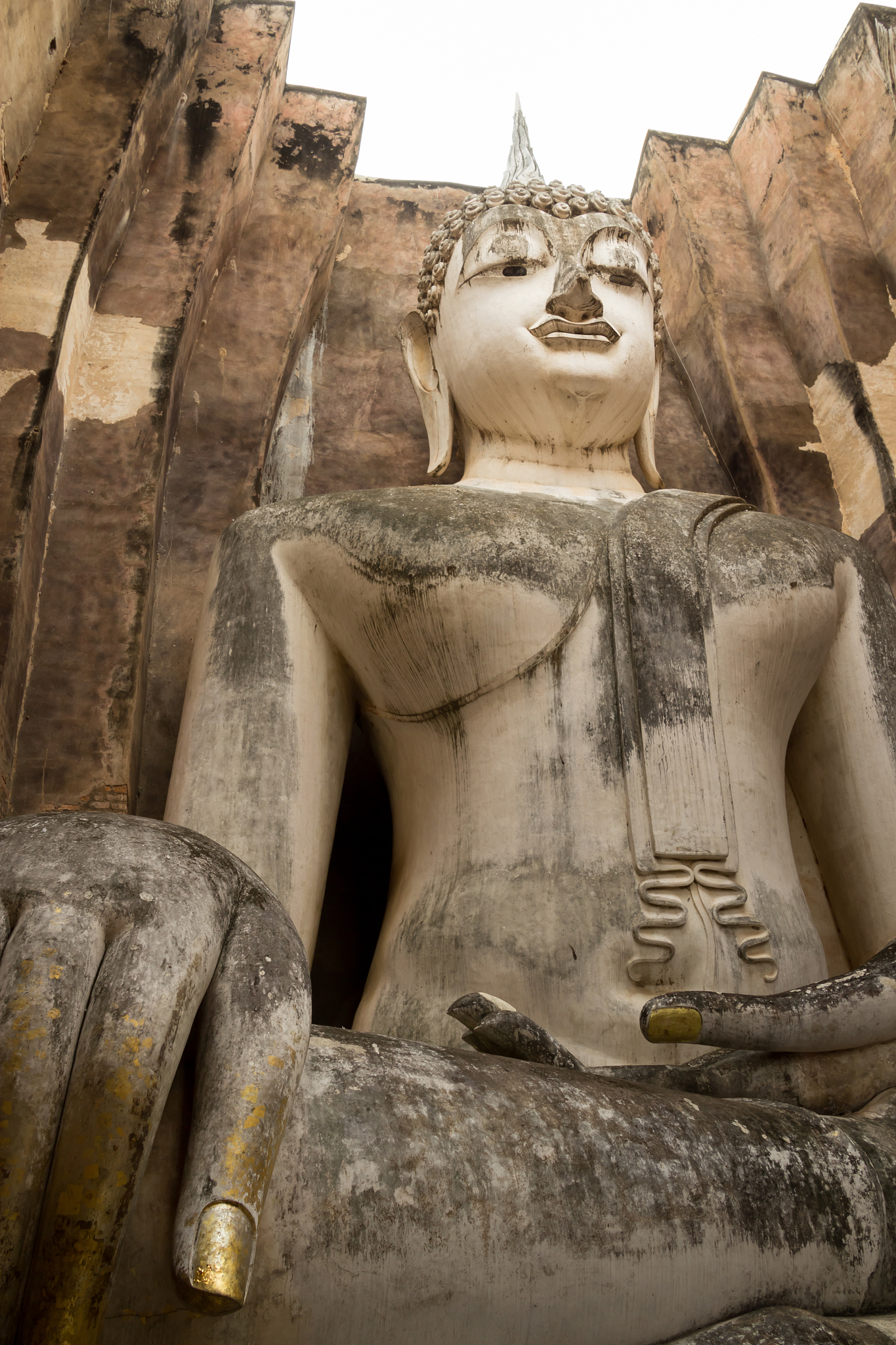 the big buddha phra achana in wat si chum