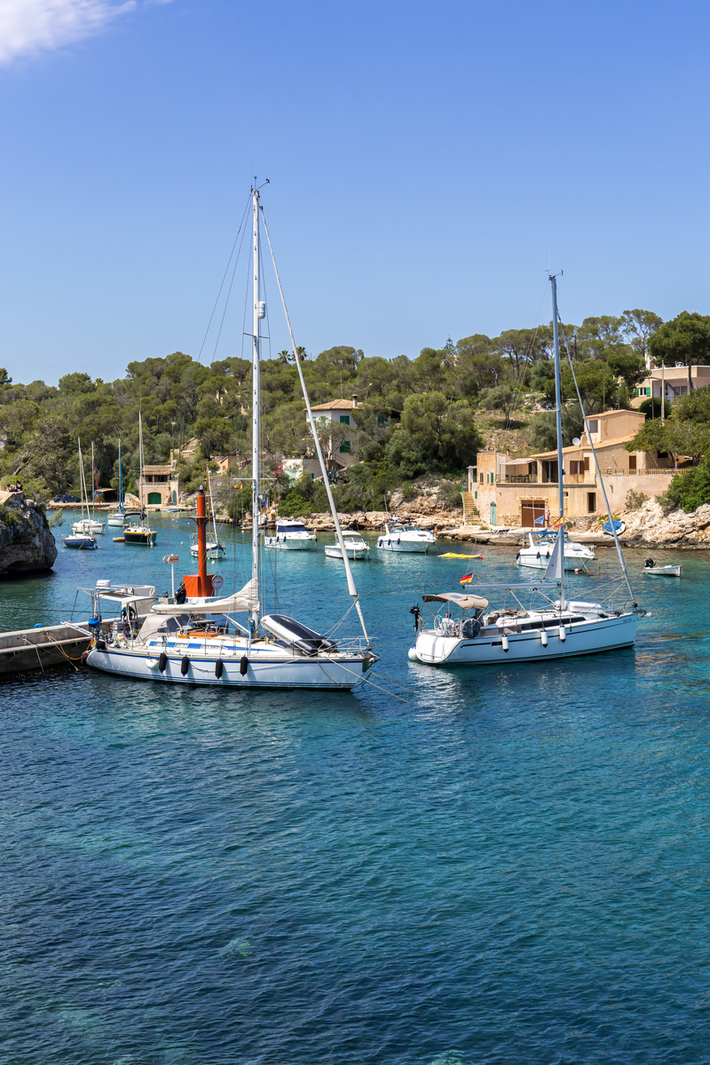 从拉古纳海滩开游艇到圣卡塔利娜岛需要多久