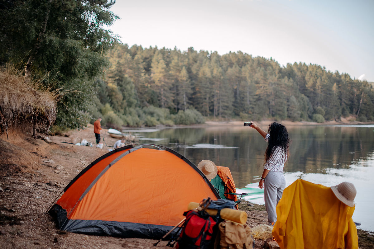 黄石市周边哪里比较适合露营需要有水和大片草坪人少
