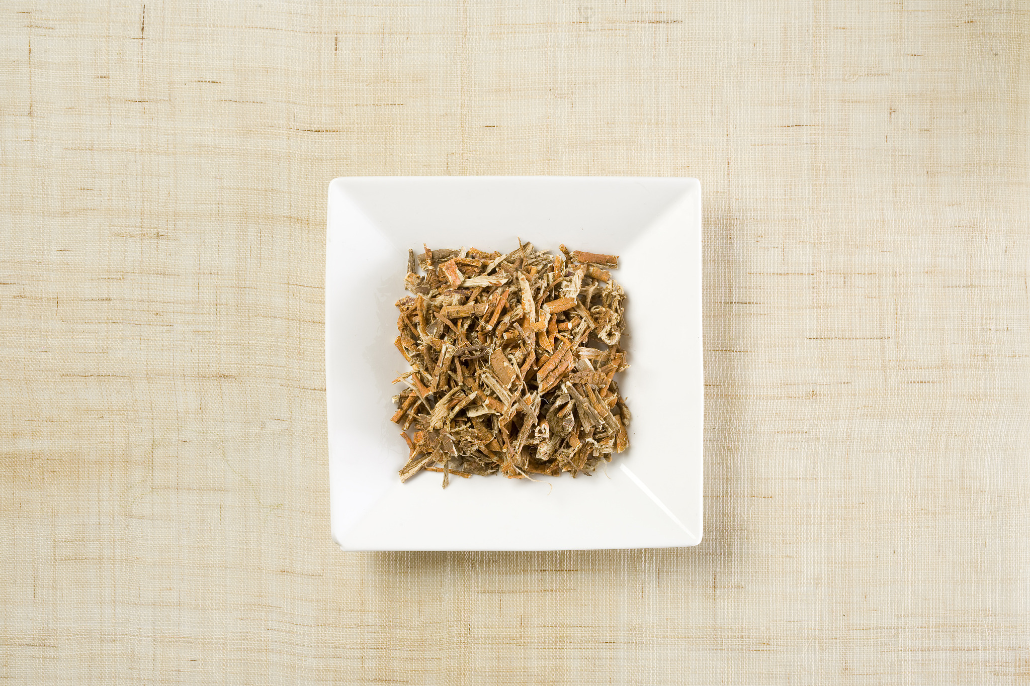 请改以下段落让其更有逻辑重点突出用词更准确内容更丰富首先让我们来了解一下痔疮的基础知识。痔疮的成因是多方面的全球公认的理论是肛垫滑动学说。肛垫包括盆底动力学改变、Treitz肌退行性变、动静脉吻合调节障碍、病理性肥大、肛垫脱垂、出血、疼痛等。内痔的Goligher分类主要有一类明显的血管充血但不脱垂、二类痔在用力时从肛门脱出但可自动还纳、三类痔在用力时从肛门脱出不能自动还纳需要人工还纳进入肛管、四