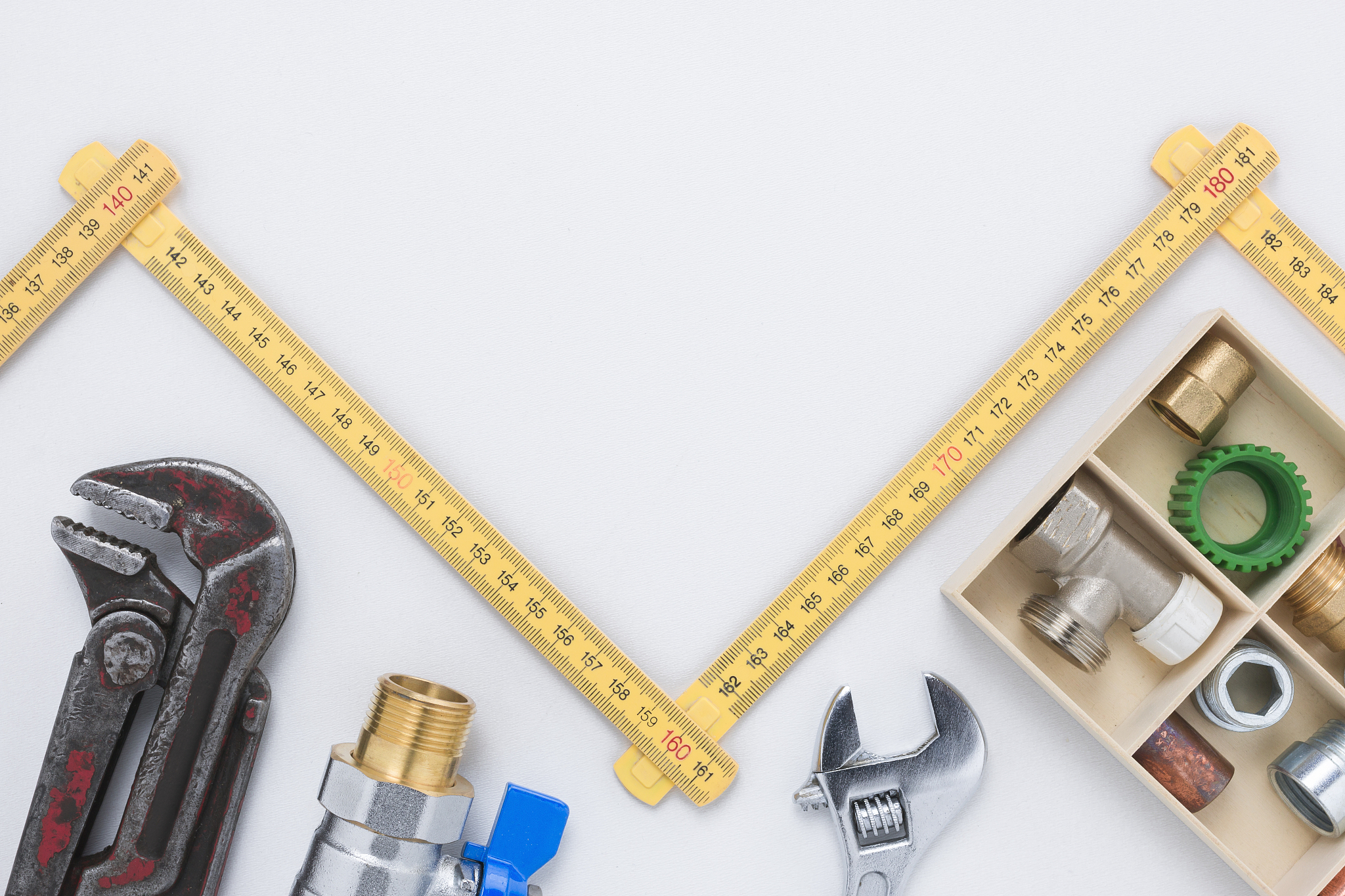 pipe wrench, spanner, and pipe fittings with zigzagging folding 