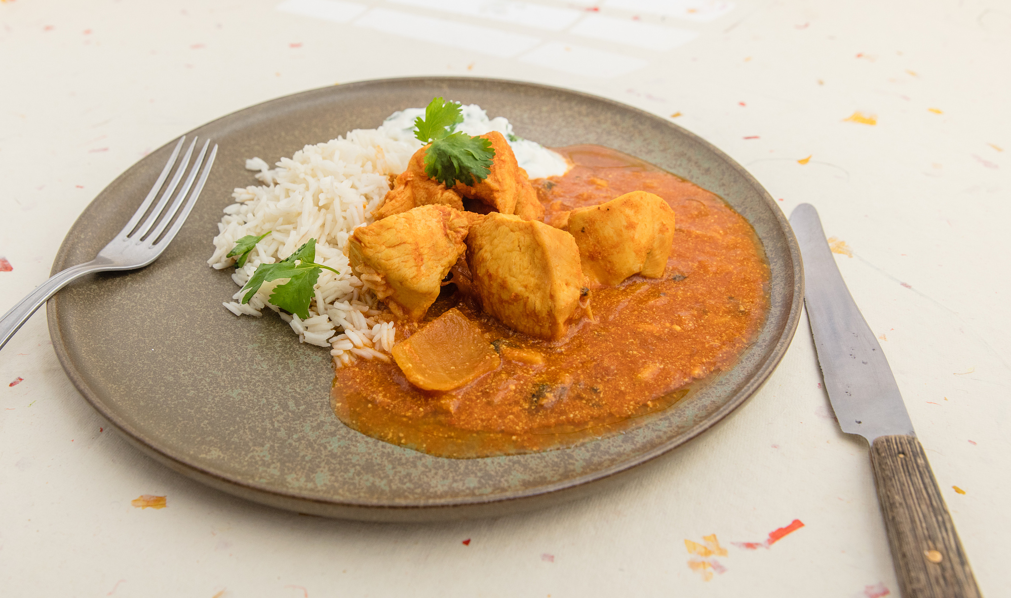 chicken curry, rice and yoghurt-cilantro mixture.
