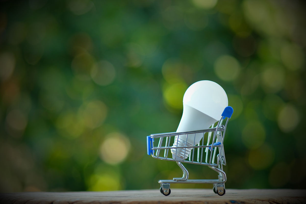 将科技的发展进行课程思政相，启发学生科教兴国，培养创新精神