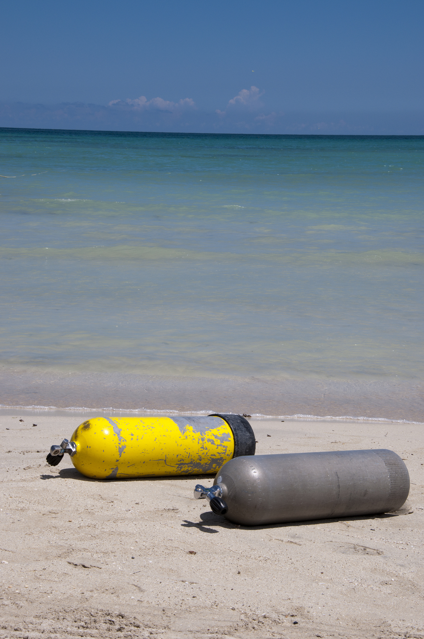scuba diving oxygen tanks
