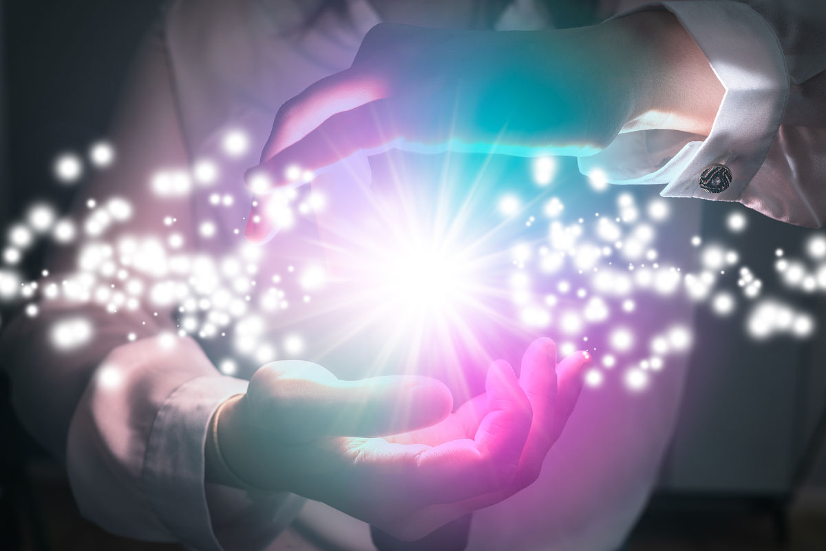 时空热传导控制方程解释：能量守恒与热流分析