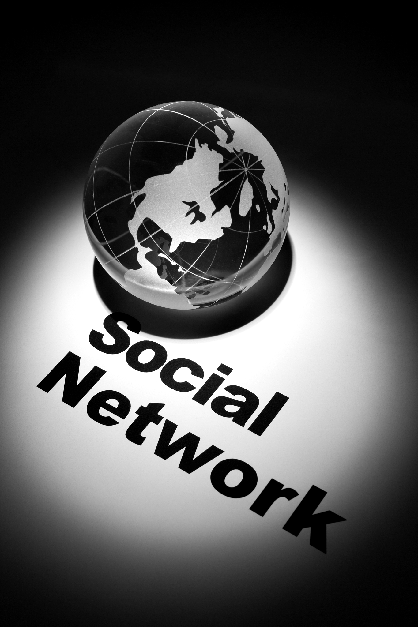 I	IntroducciónCon el desarrollo de la economía global y los medios digitales cada usuario ahora puede producir contenido de noticias de forma independiente y los medios se están volviendo cada vez más