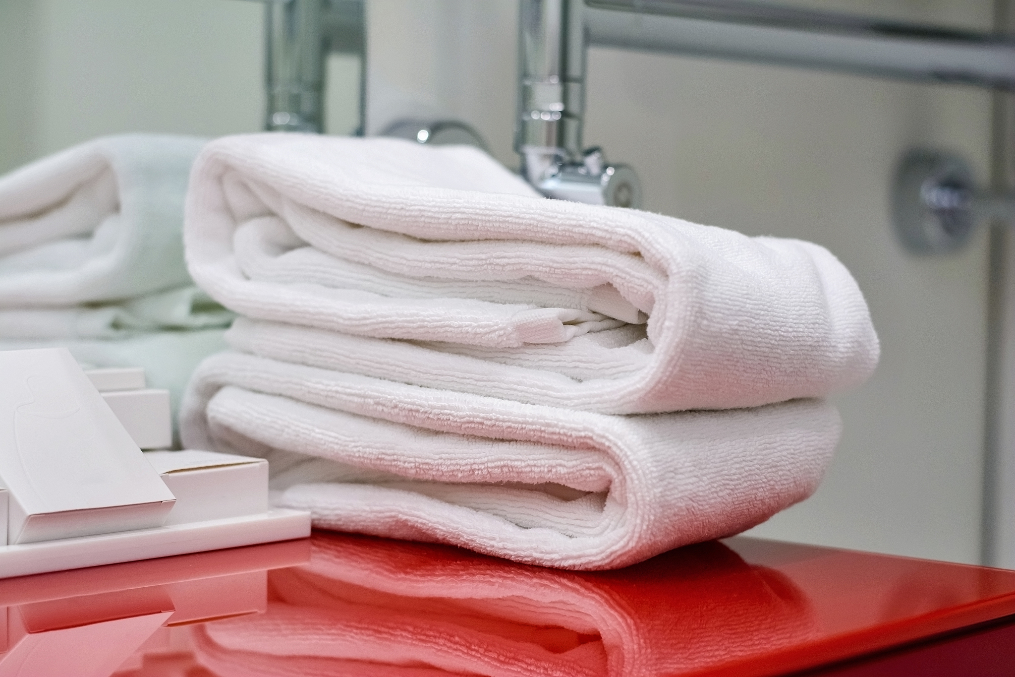 white towels on the dressing table