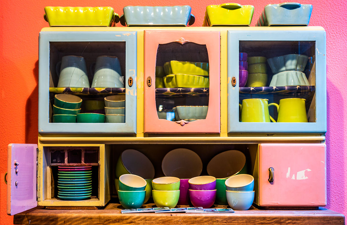 帮我翻译一下这段话吧！谢谢你！SIFTING ‘STUFF’If you are a re-user upcycler and committed second-hand buyer it can be really hard to pass up great things when you find them – so inevitably you accumulate loads of stu