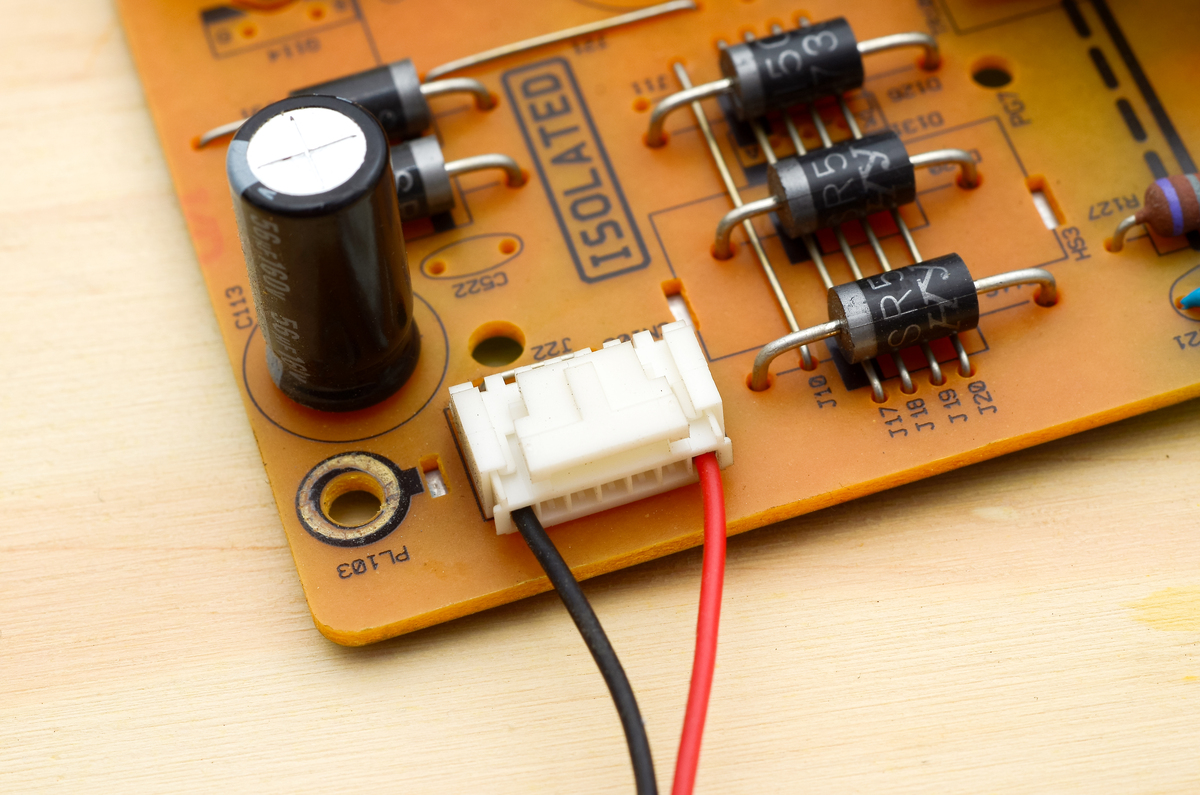 所述R2R电阻网络模块包括若干个并联在所述MCU控制器模块上的电阻