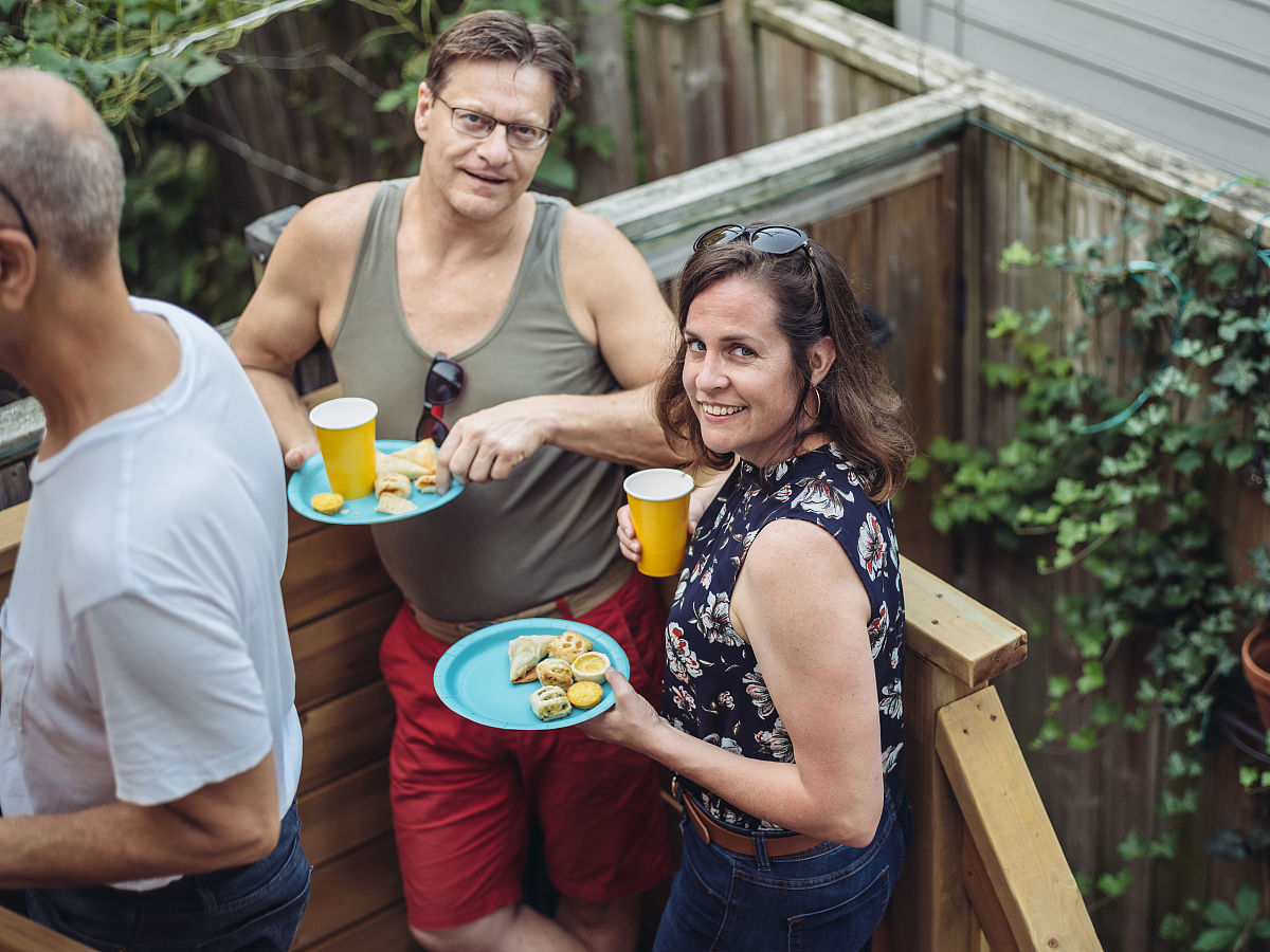 结合老挝甘蒙省国情我民生写一个关于矿业企业在当地预防风险的下一步建议要求列三到四点详细总结每点要求300字左右