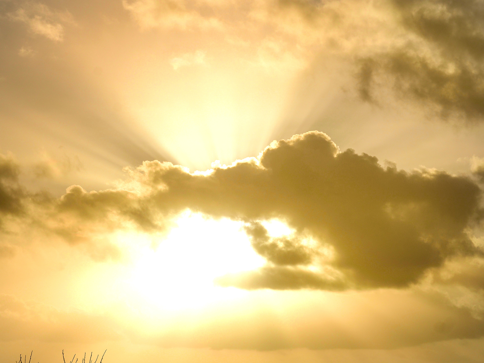 太阳高度角范围