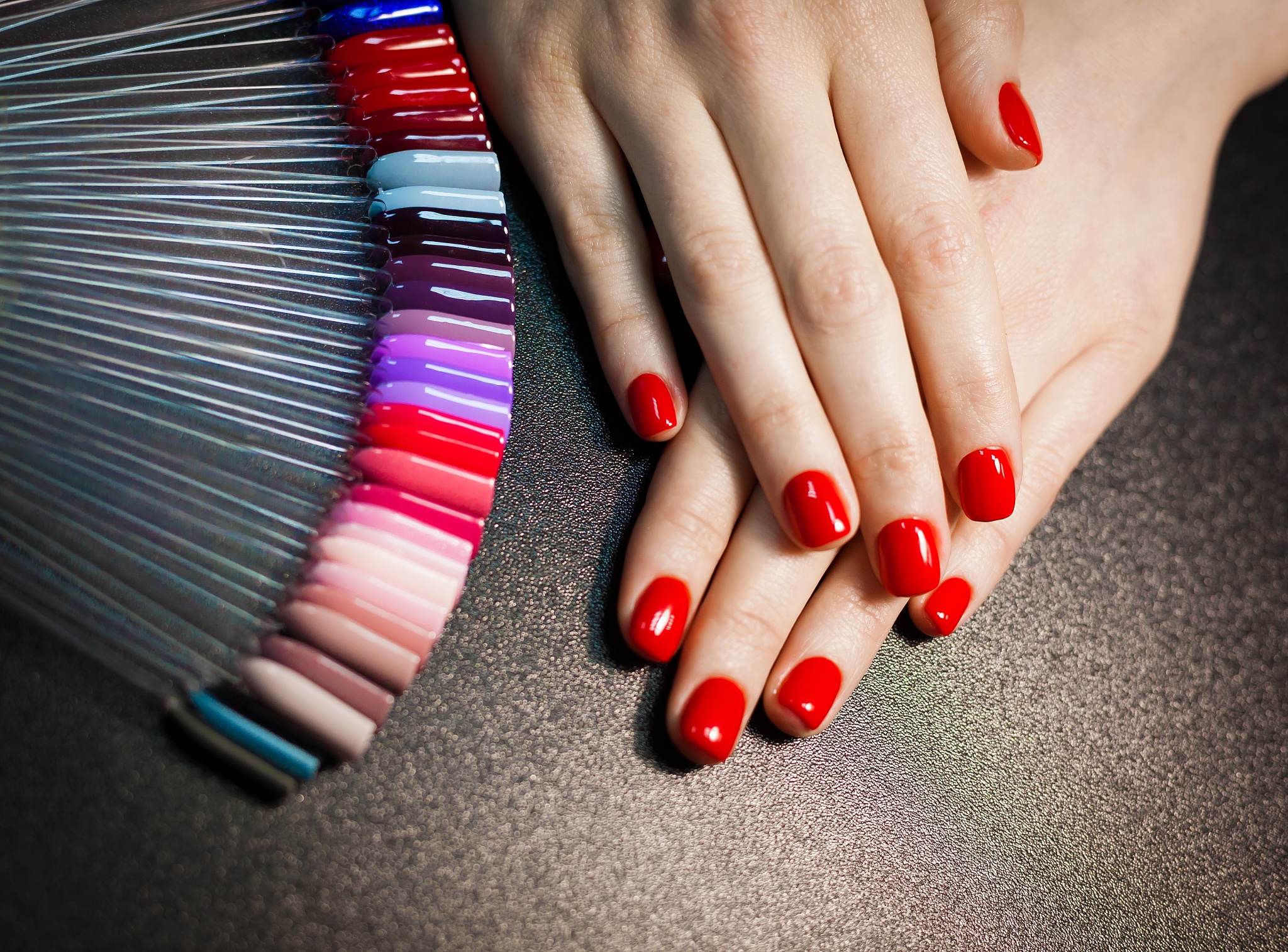 写一个51劳动节的美睫美甲的宣传图文