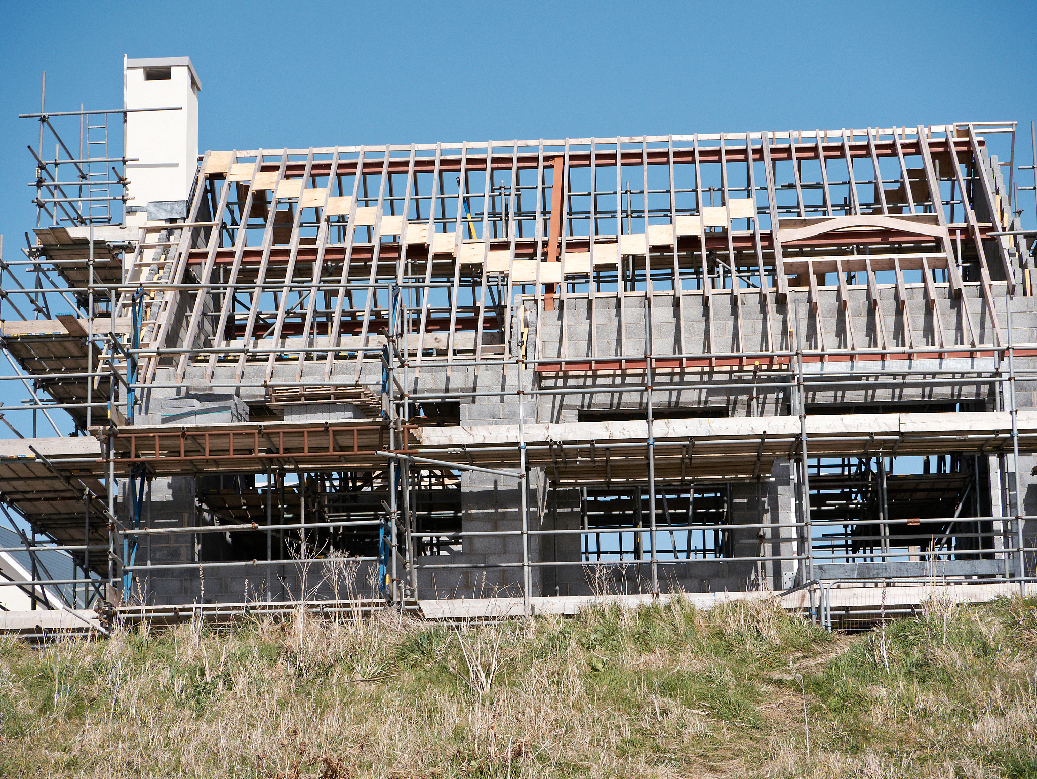 New House Construction Trends (1999-2002): A Comparative Analysis