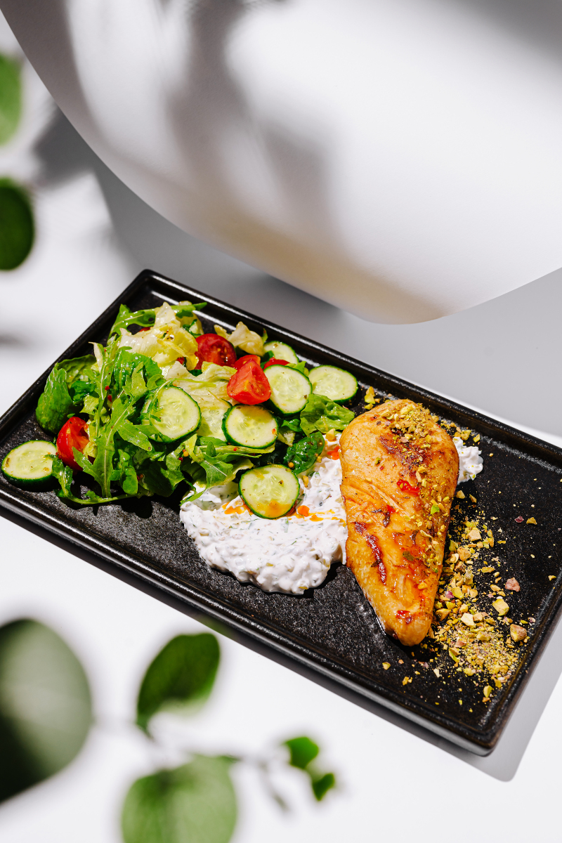 香煎黑椒鸡胸沙拉：健康美味，外酥里嫩！