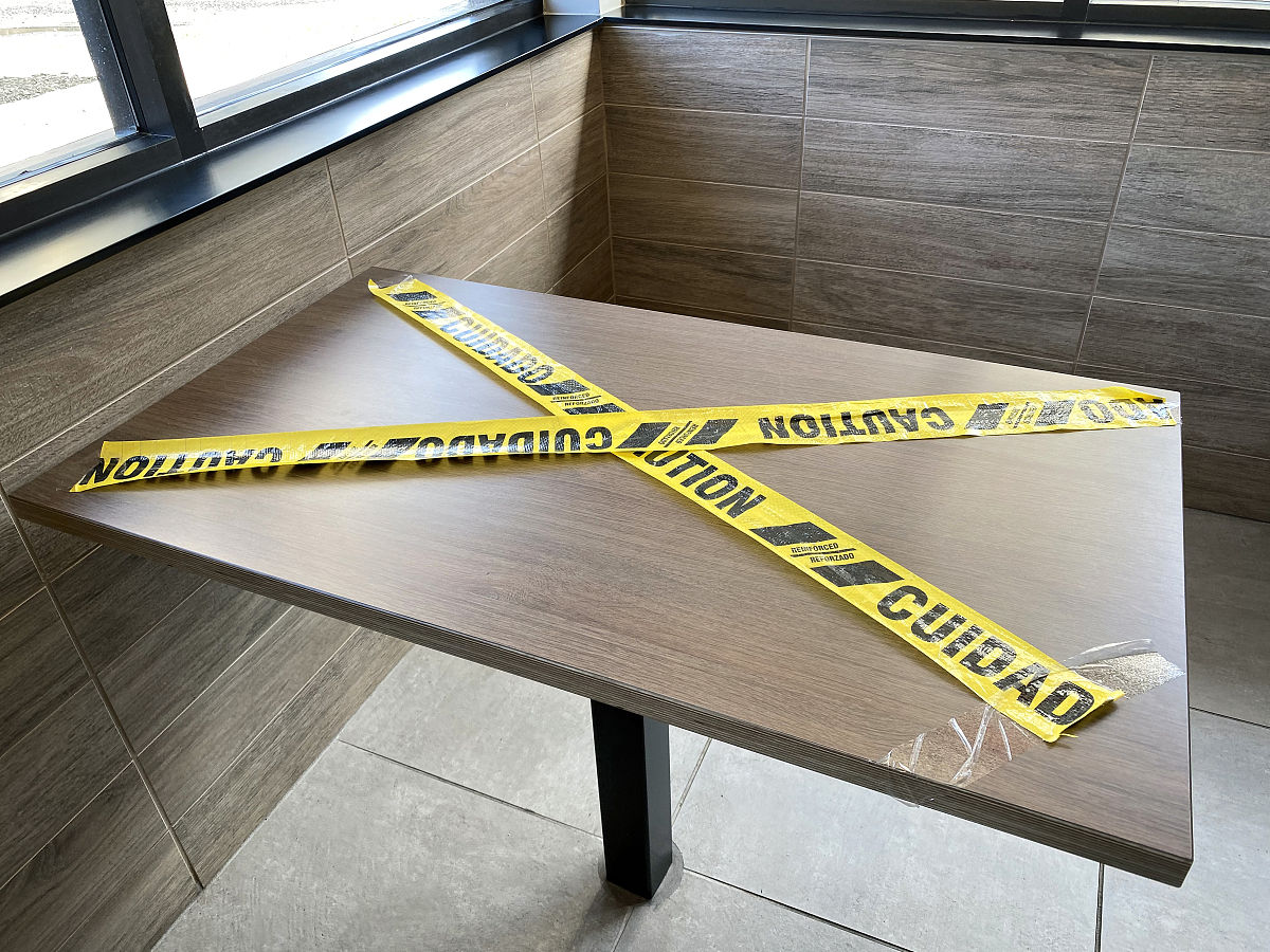 岩板餐桌裂了怎么更换帮我用200字详细描述