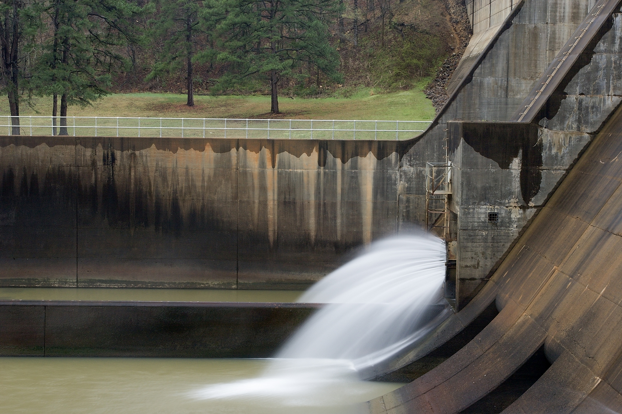 Cofferdam Design and Riverbed Erosion Concerns at Diversion Tunnel