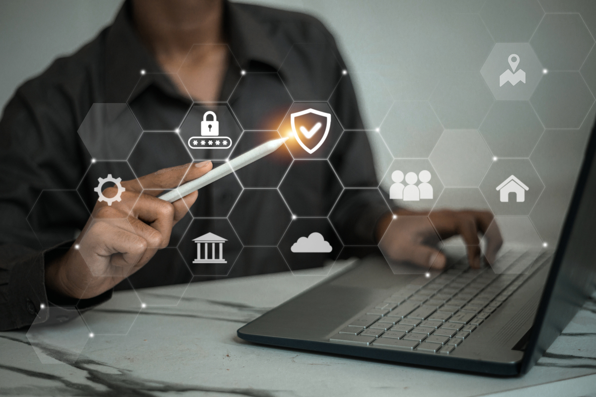 计算机科学与技术专业毕业生，具备丰富开发经验和团队合作能力