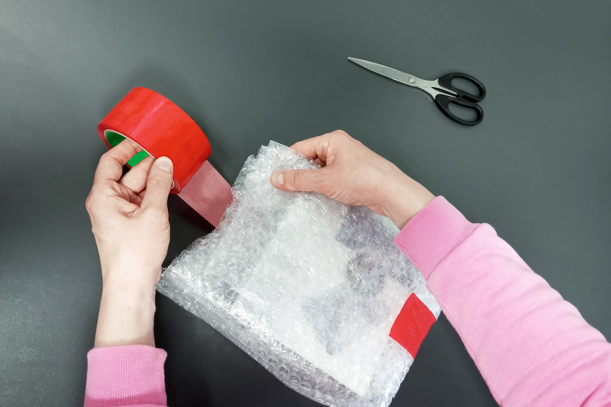 苍蝇纸粘手上怎么办？教你快速清洁方法