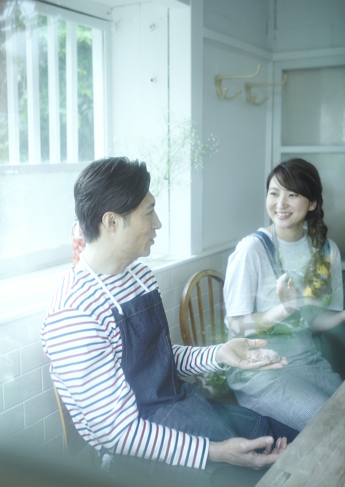 24岁保姆与65岁老爷的浪漫爱情故事：年龄不是爱情的阻碍