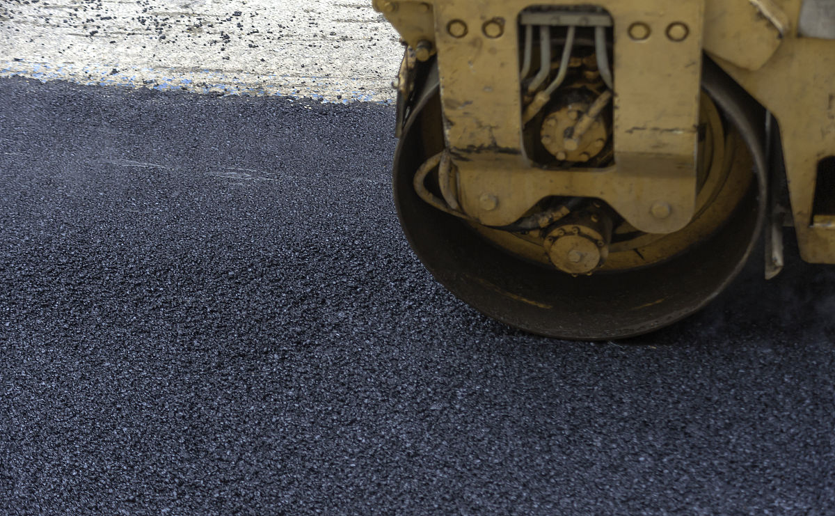 柳工振动压路机工作温度范围及影响