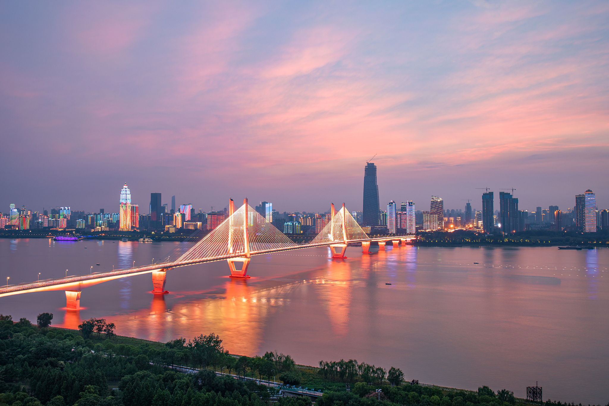武汉长江二桥灯光秀夜景