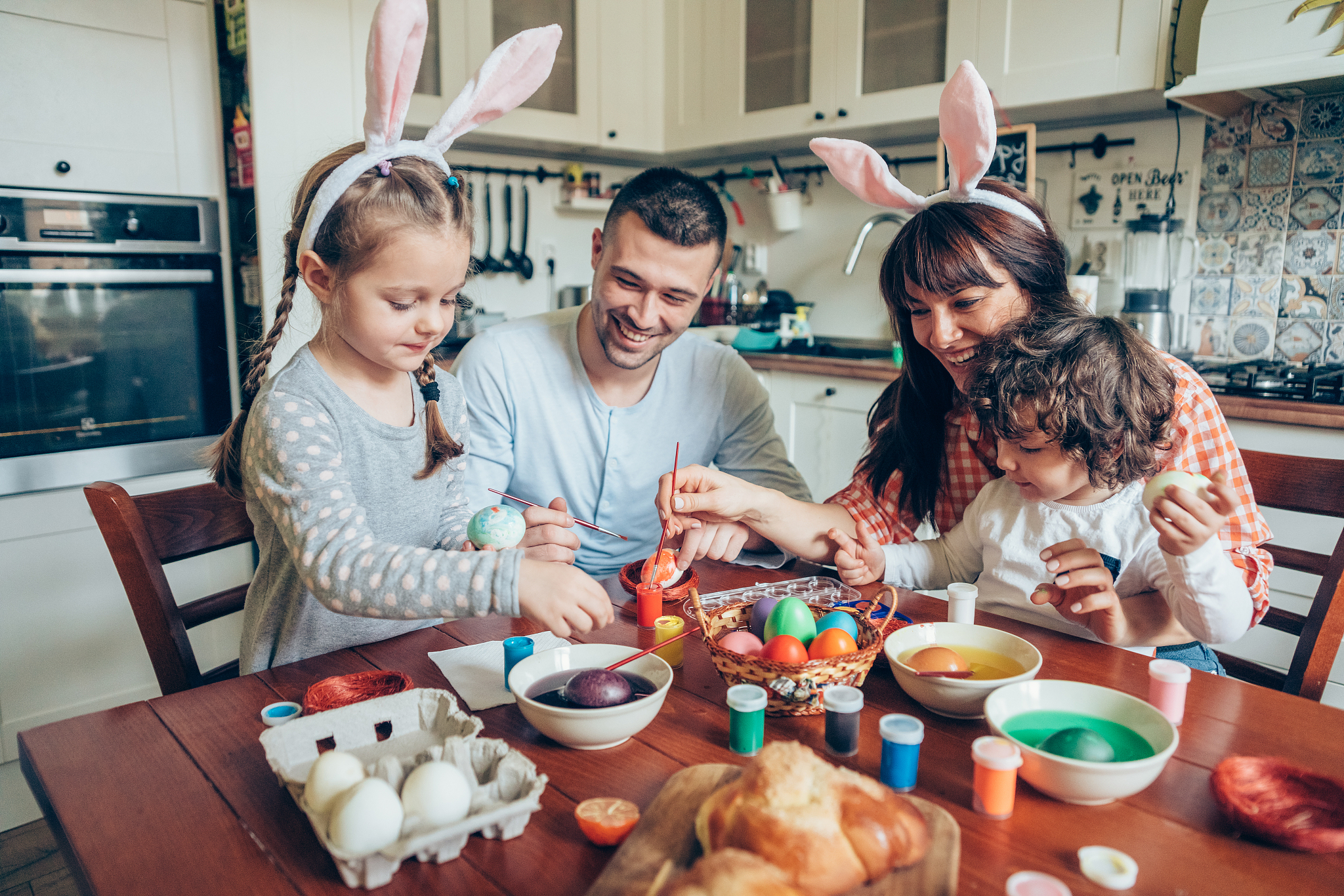 family coloring easter eggs