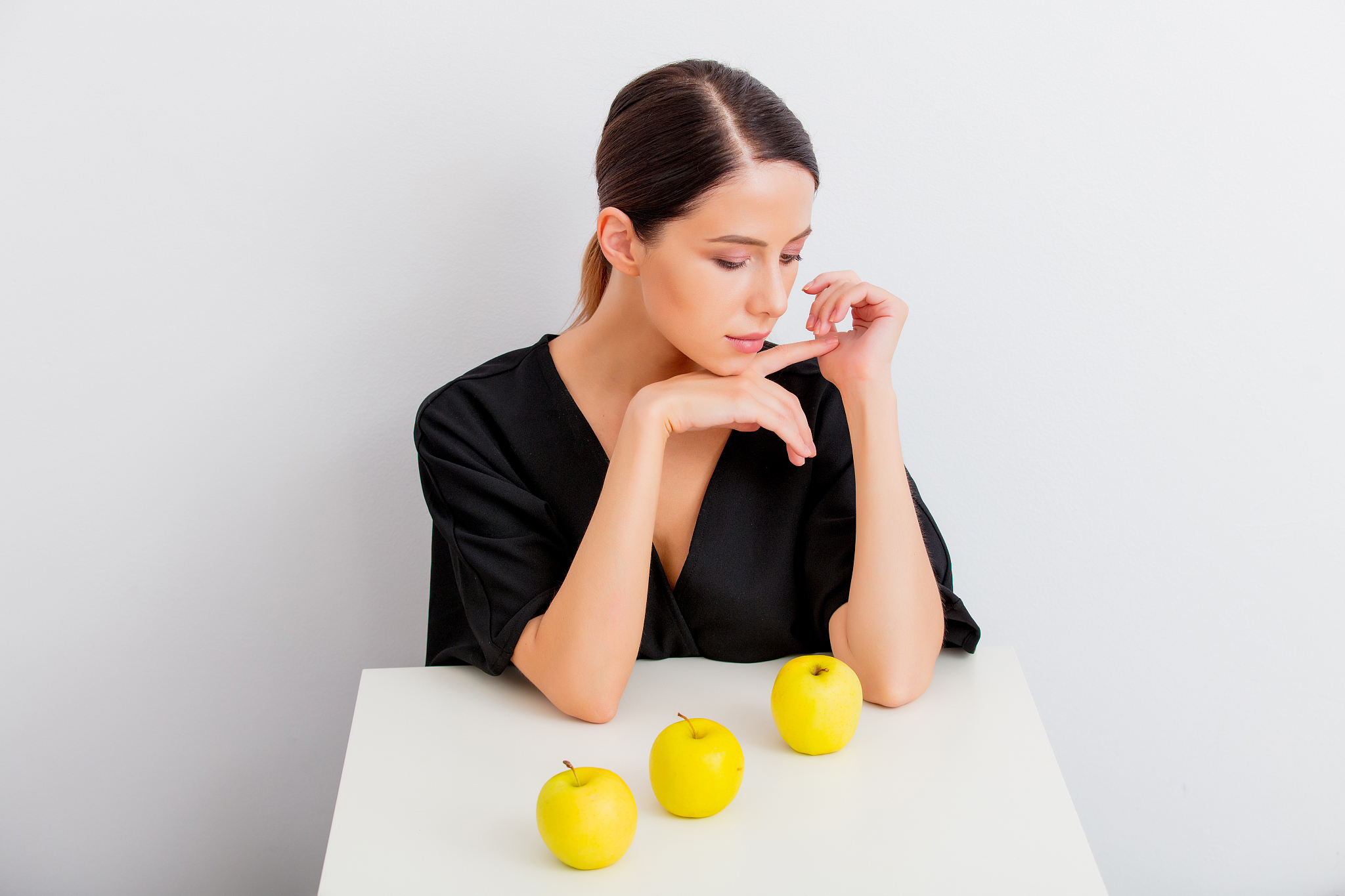 portrait of woman with apples in lagom style