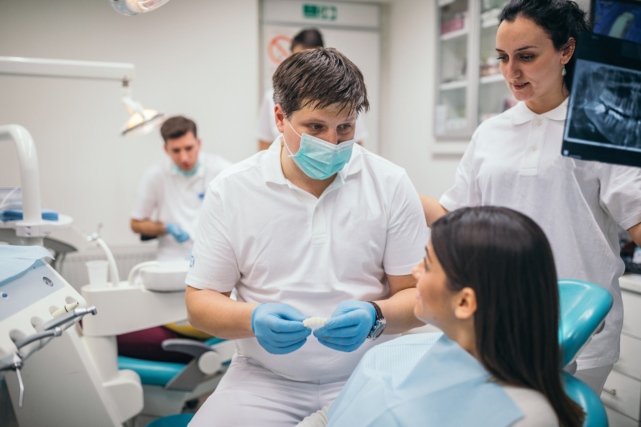 成都针灸卫校口腔医学技术专业学制几年？