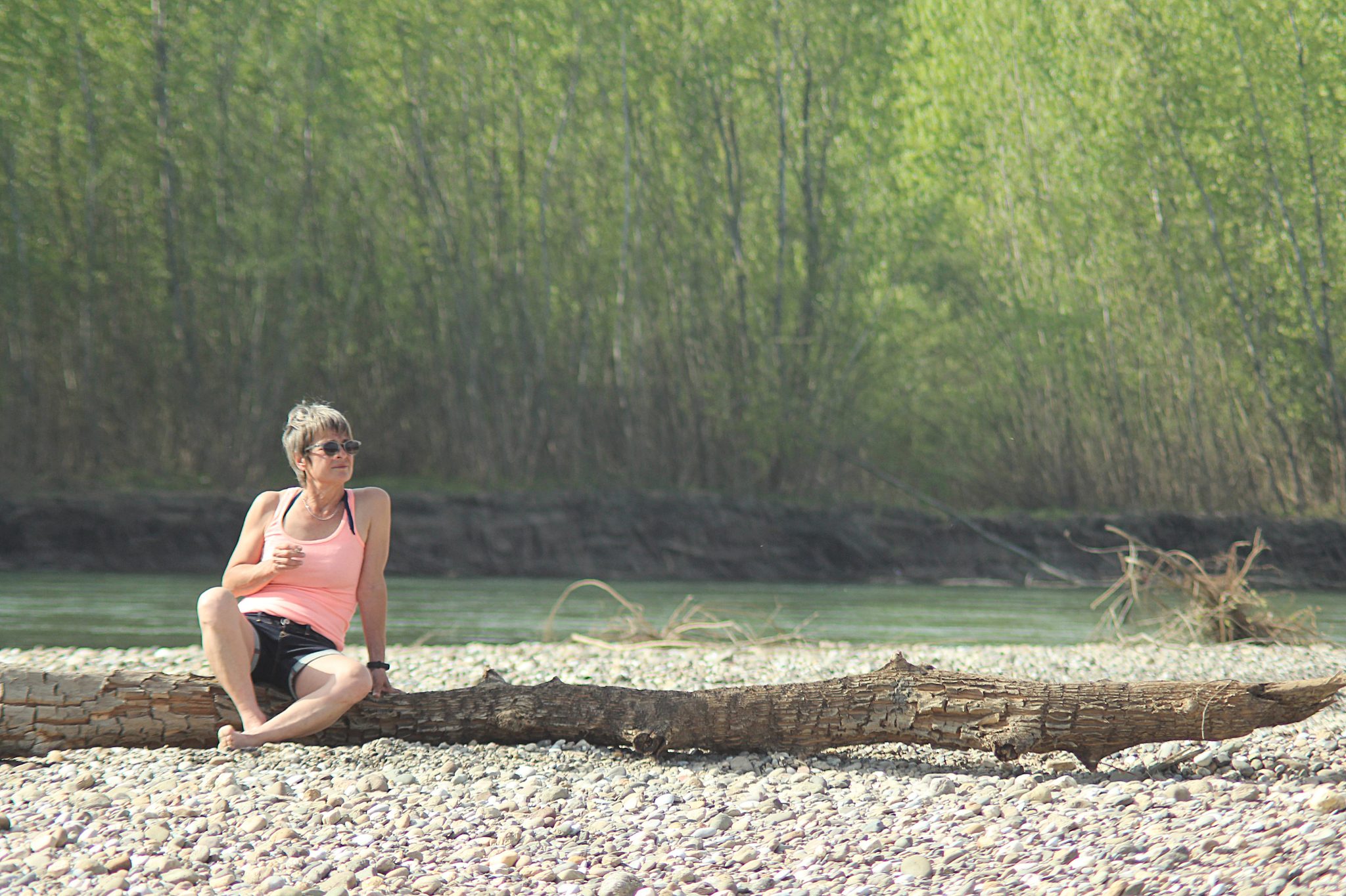 能帮我描述一段话吗